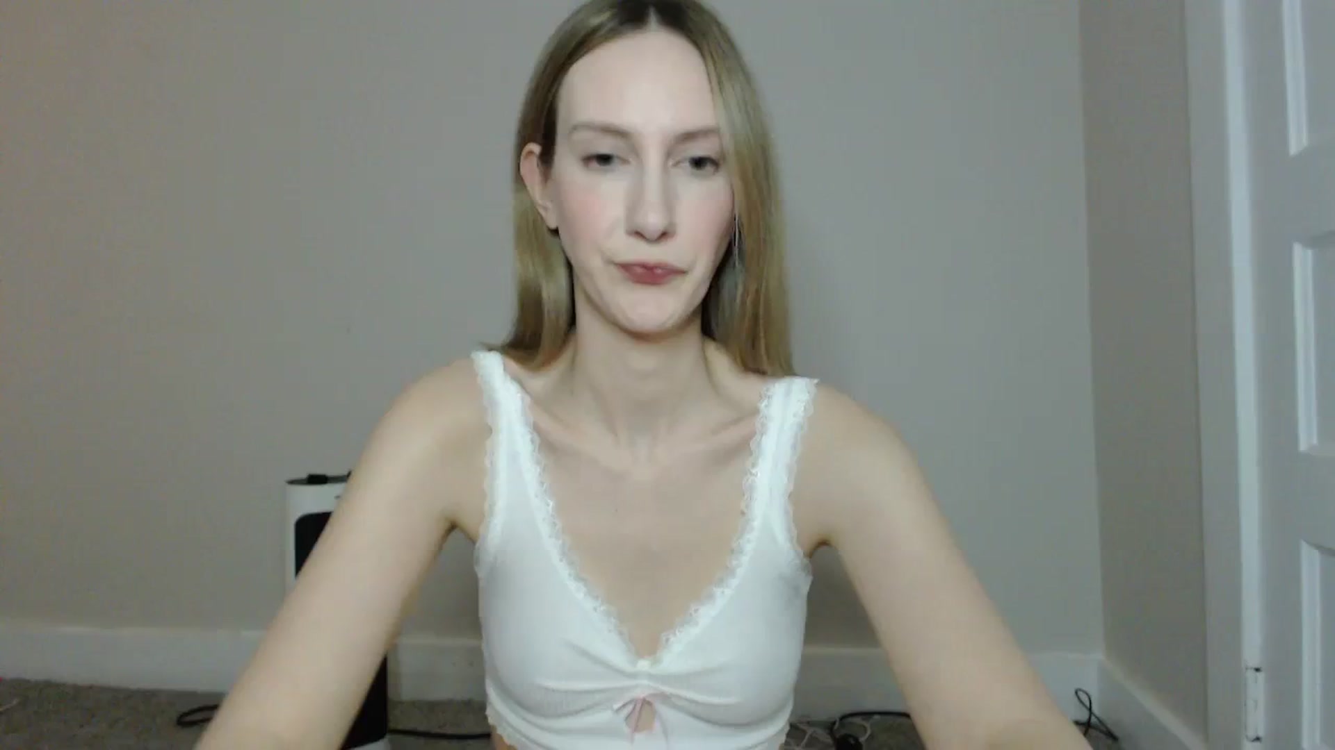 Gallery image thumbnail from ChloeMadden's myfreecams stream on, 04/10/2024, 06:01 image 1 of 20