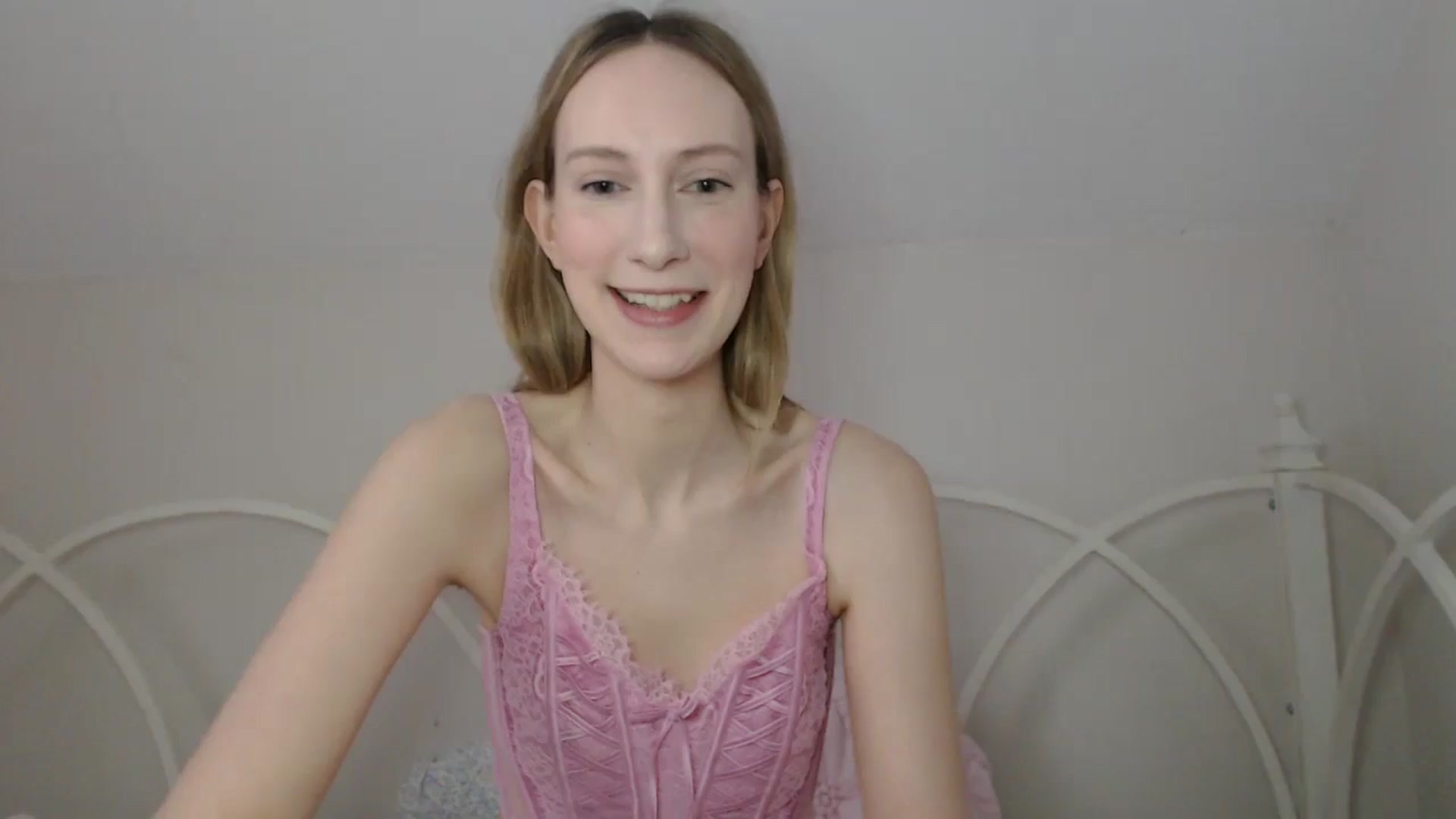 Gallery image thumbnail from ChloeMadden's myfreecams stream on, 05/04/2024, 20:37 image 19 of 20