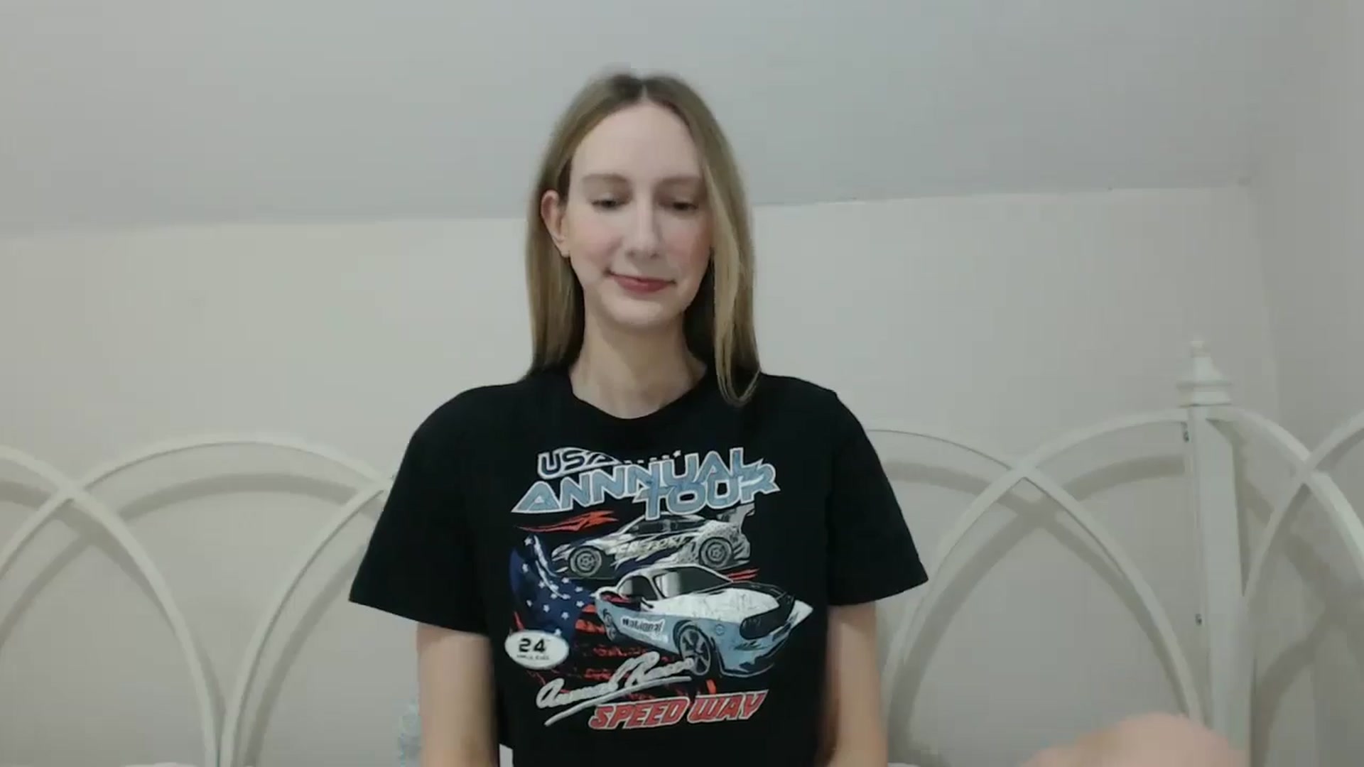 Gallery image thumbnail from ChloeMadden's myfreecams stream on, 05/06/2024, 22:08 image 13 of 20