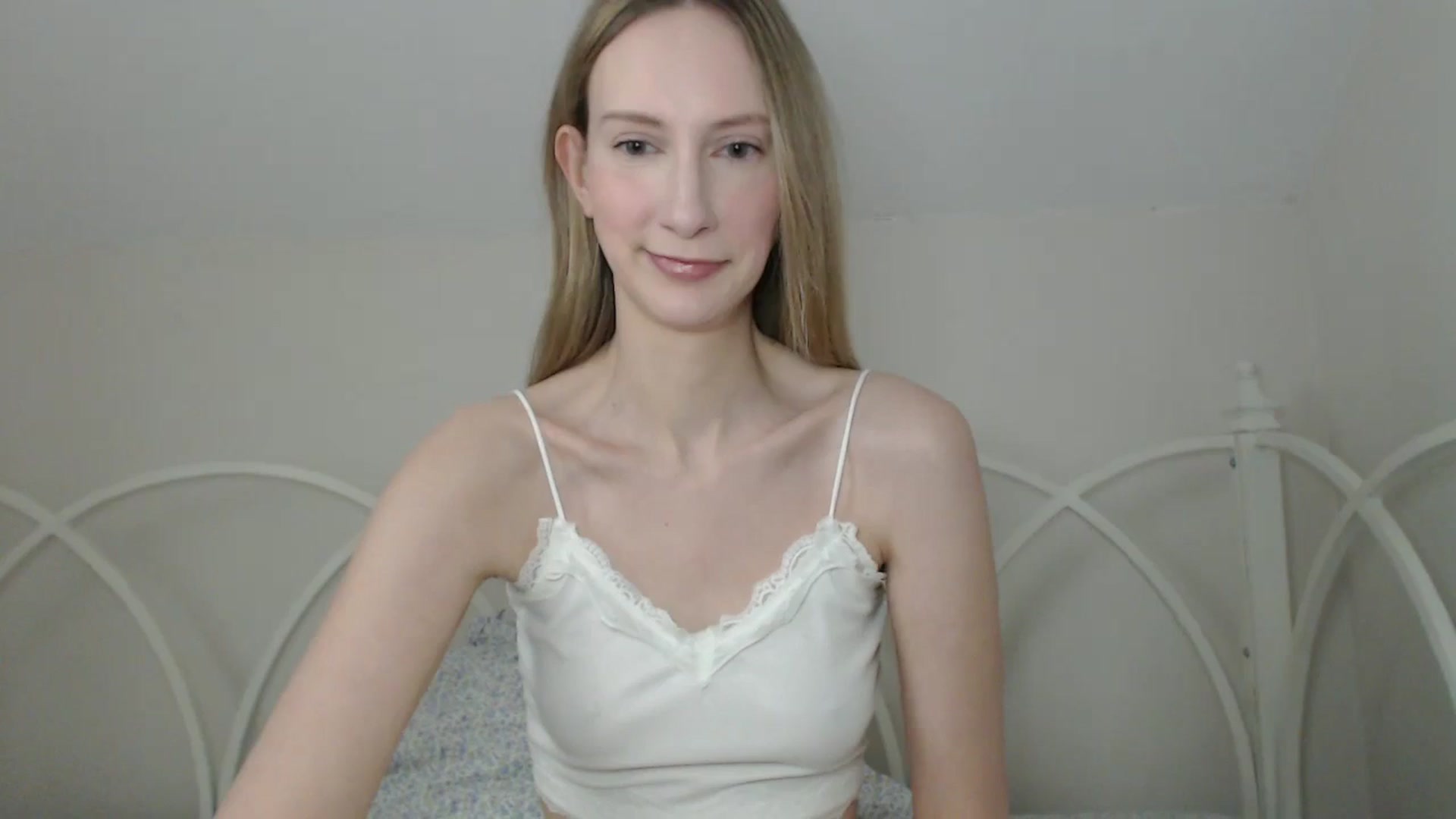 Gallery image thumbnail from ChloeMadden's myfreecams stream on, 05/12/2024, 20:26 image 15 of 20
