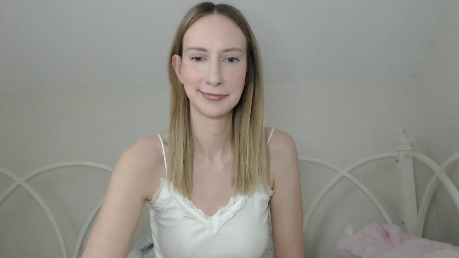 Gallery image thumbnail from ChloeMadden's myfreecams stream on, 05/12/2024, 21:11 image 16 of 20
