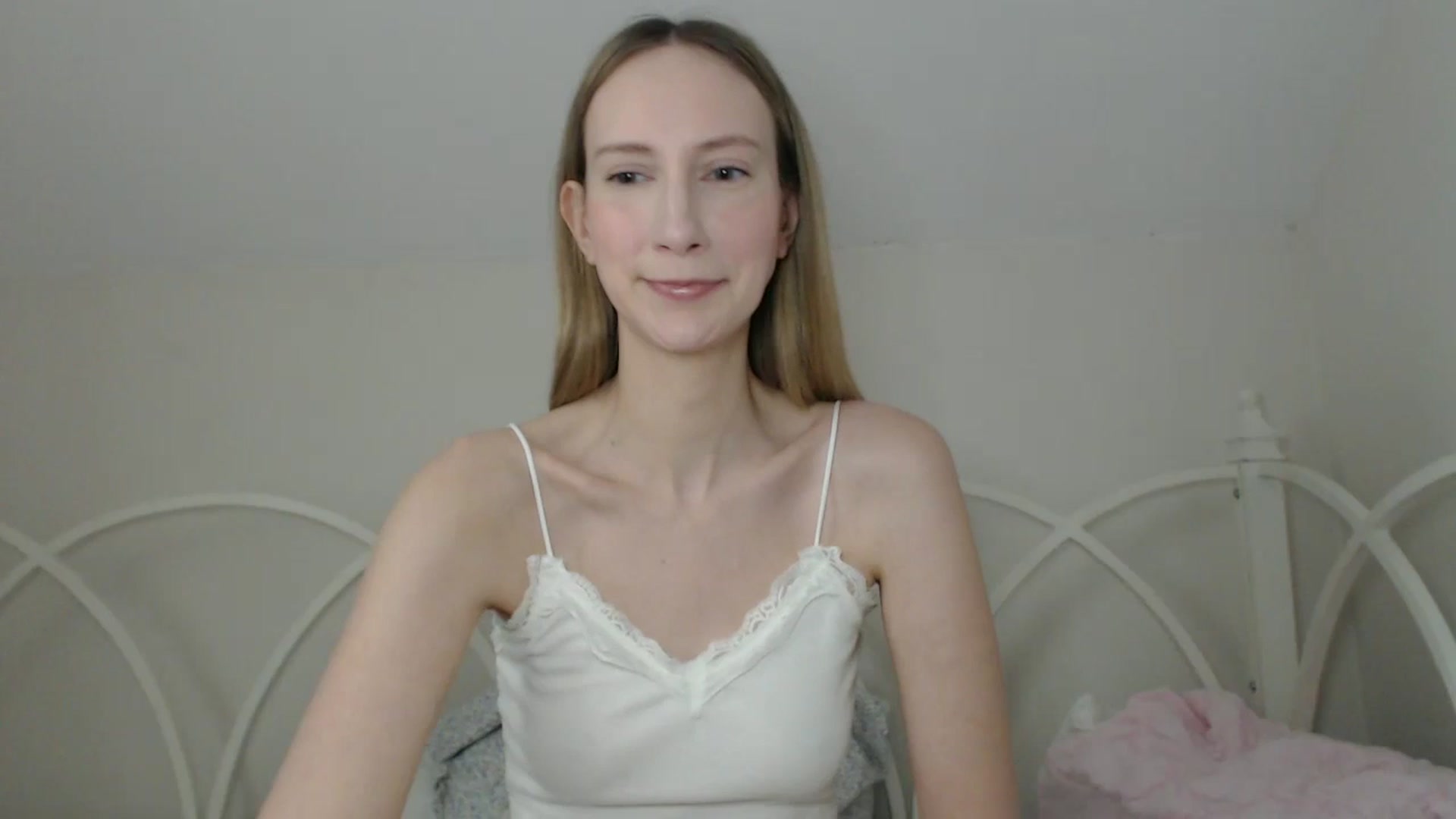 Gallery image thumbnail from ChloeMadden's myfreecams stream on, 05/12/2024, 21:11 image 1 of 20