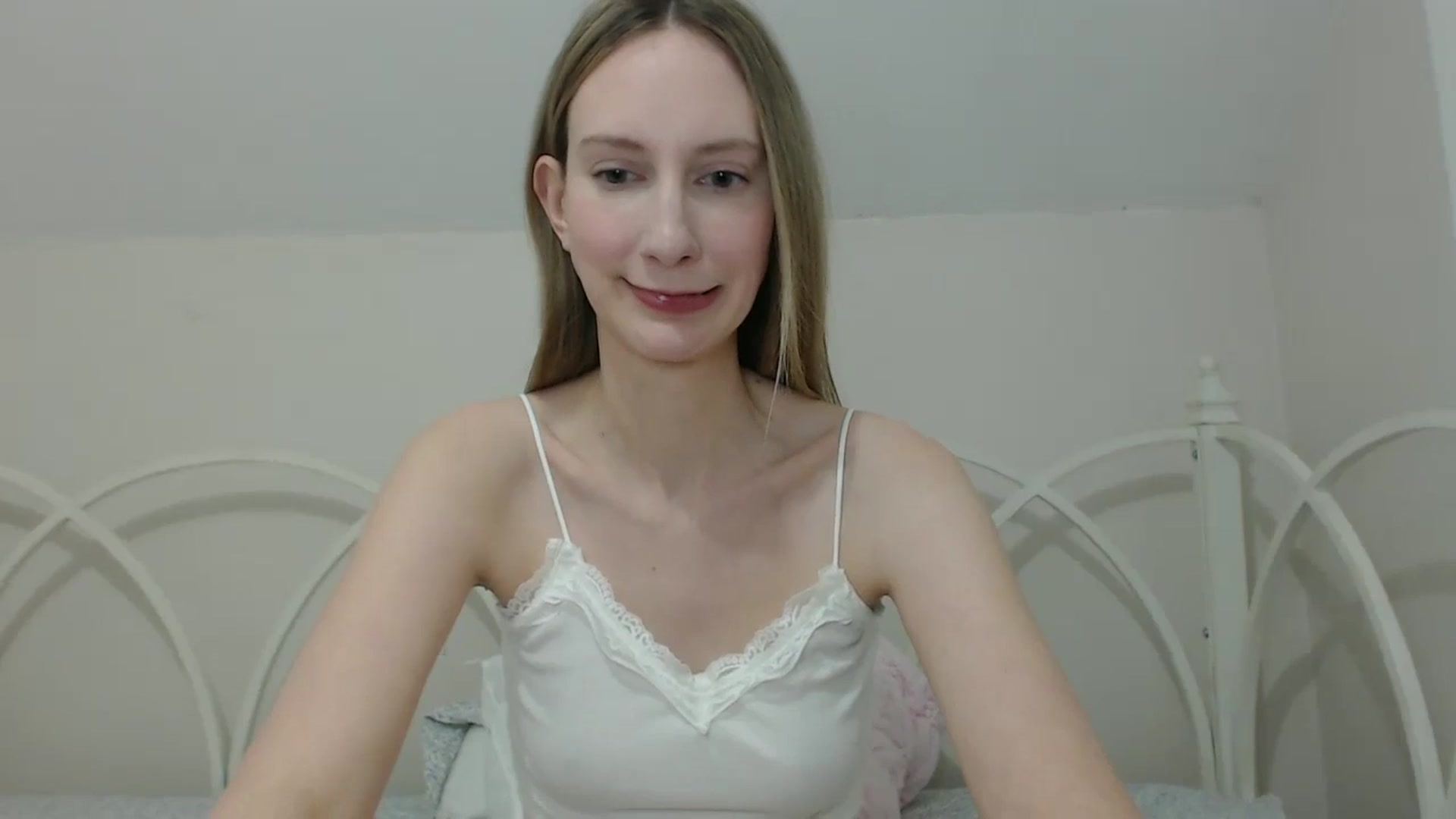 Gallery image thumbnail from ChloeMadden's myfreecams stream on, 05/13/2024, 04:18 image 10 of 20