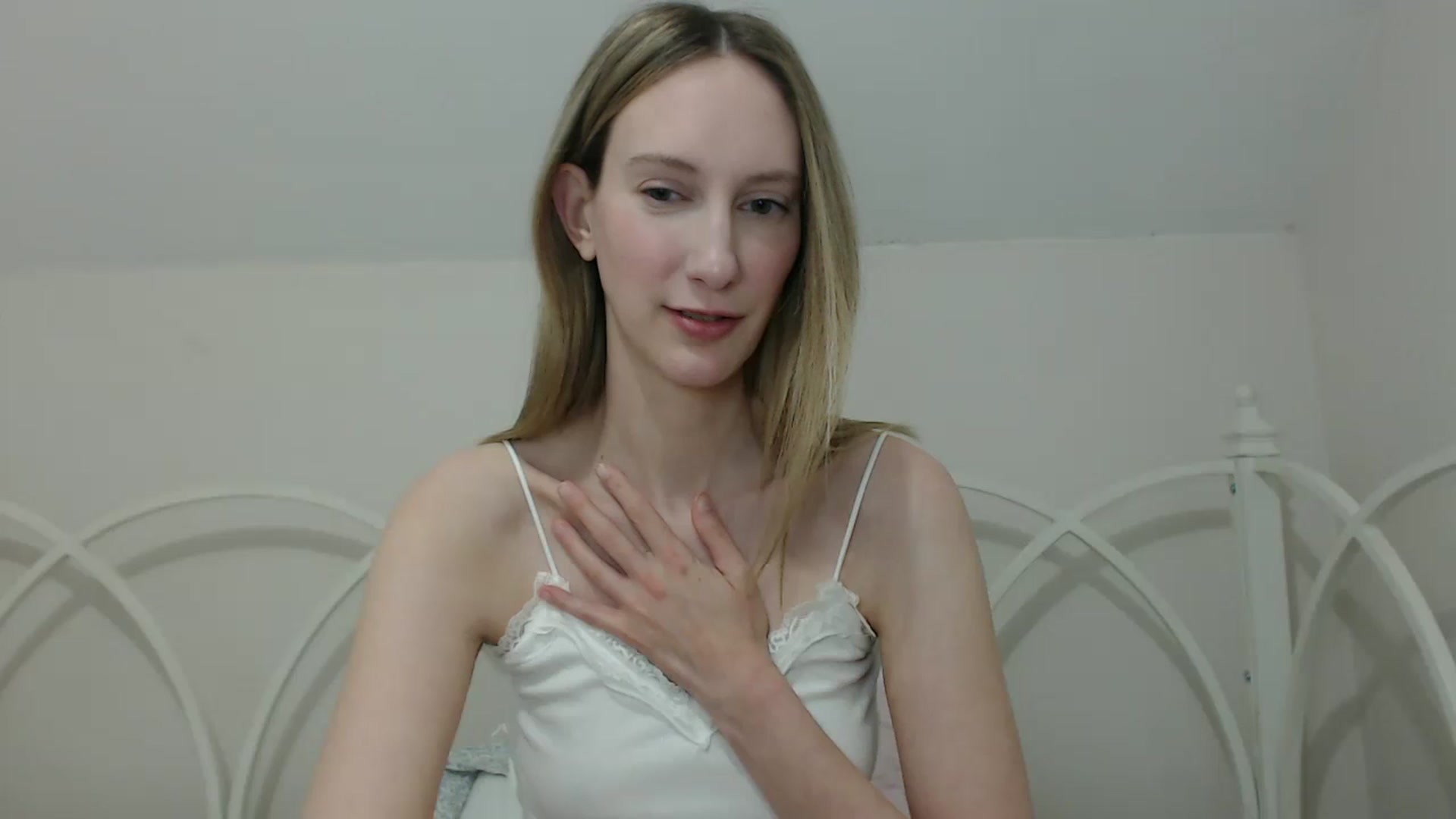 Gallery image thumbnail from ChloeMadden's myfreecams stream on, 05/13/2024, 04:18 image 4 of 20