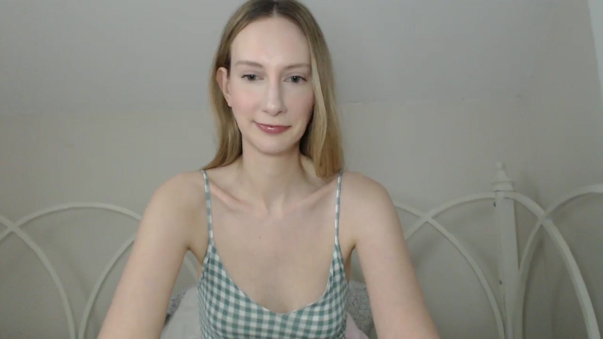 Gallery image thumbnail from ChloeMadden's myfreecams stream on, 05/13/2024, 22:57 image 18 of 20