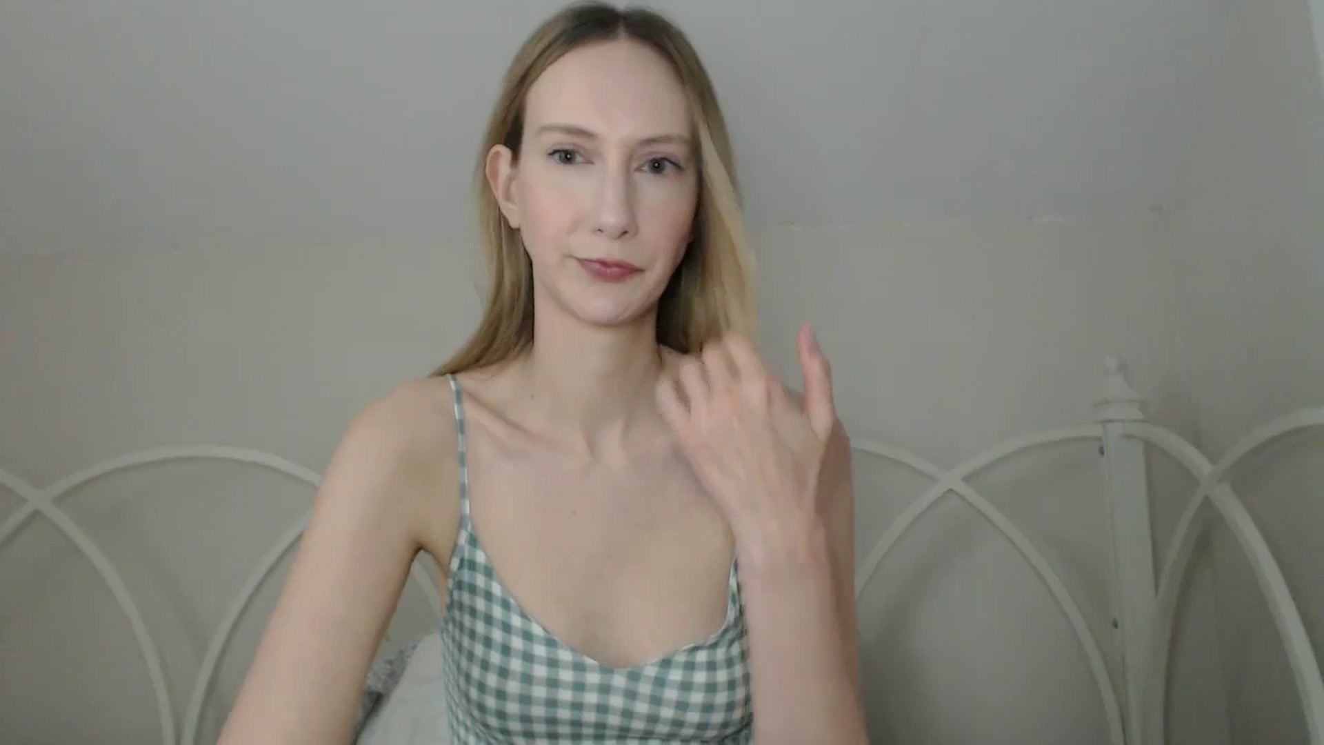 Gallery image thumbnail from ChloeMadden's myfreecams stream on, 05/13/2024, 22:57 image 16 of 20
