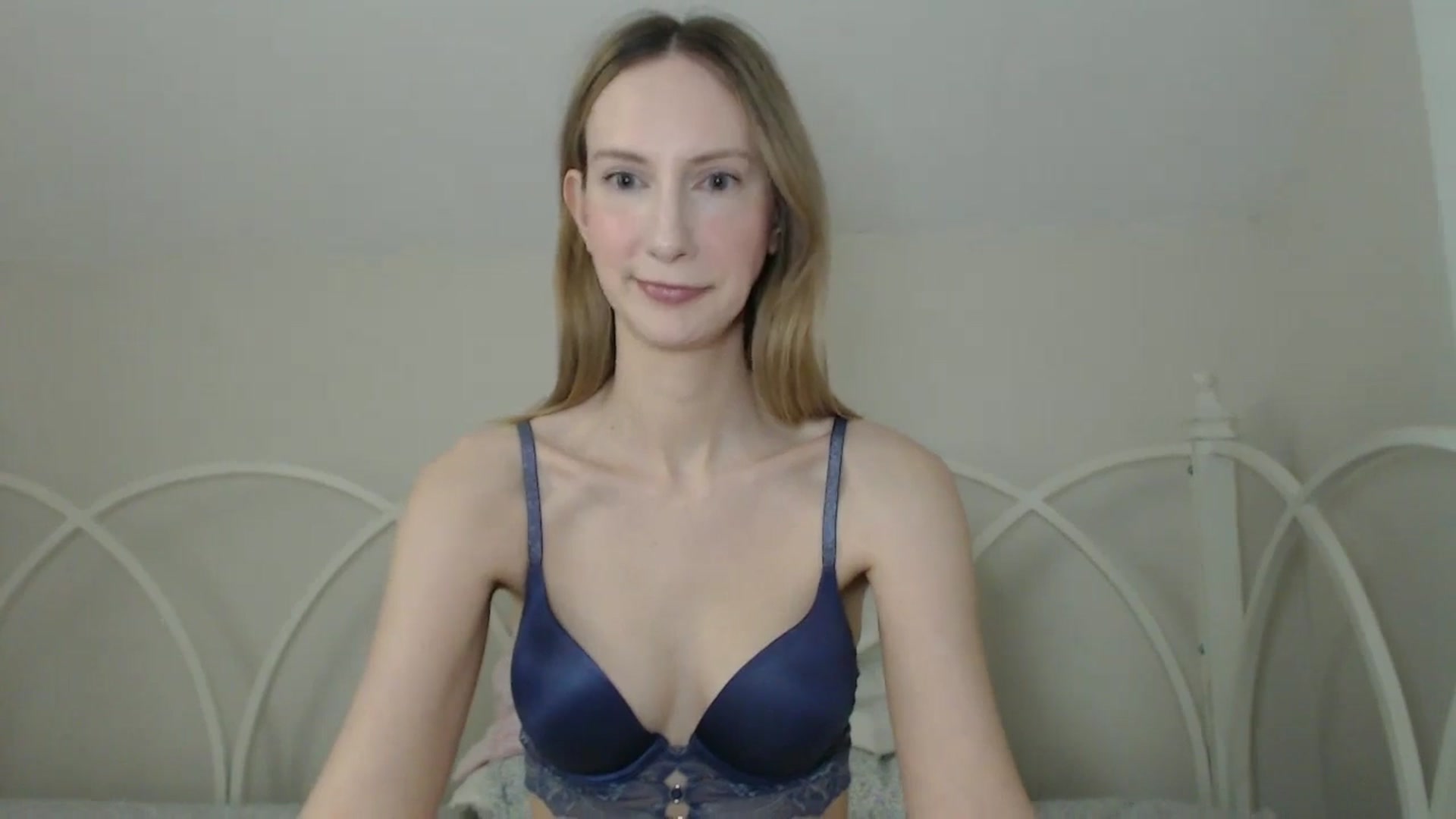 Gallery image thumbnail from ChloeMadden's myfreecams stream on, 05/19/2024, 20:15 image 12 of 20