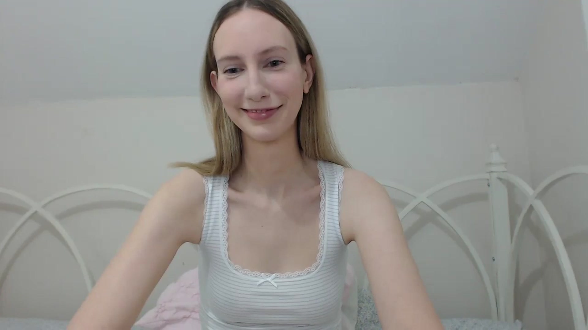 Gallery image thumbnail from ChloeMadden's myfreecams stream on, 06/09/2024, 21:10 image 17 of 20