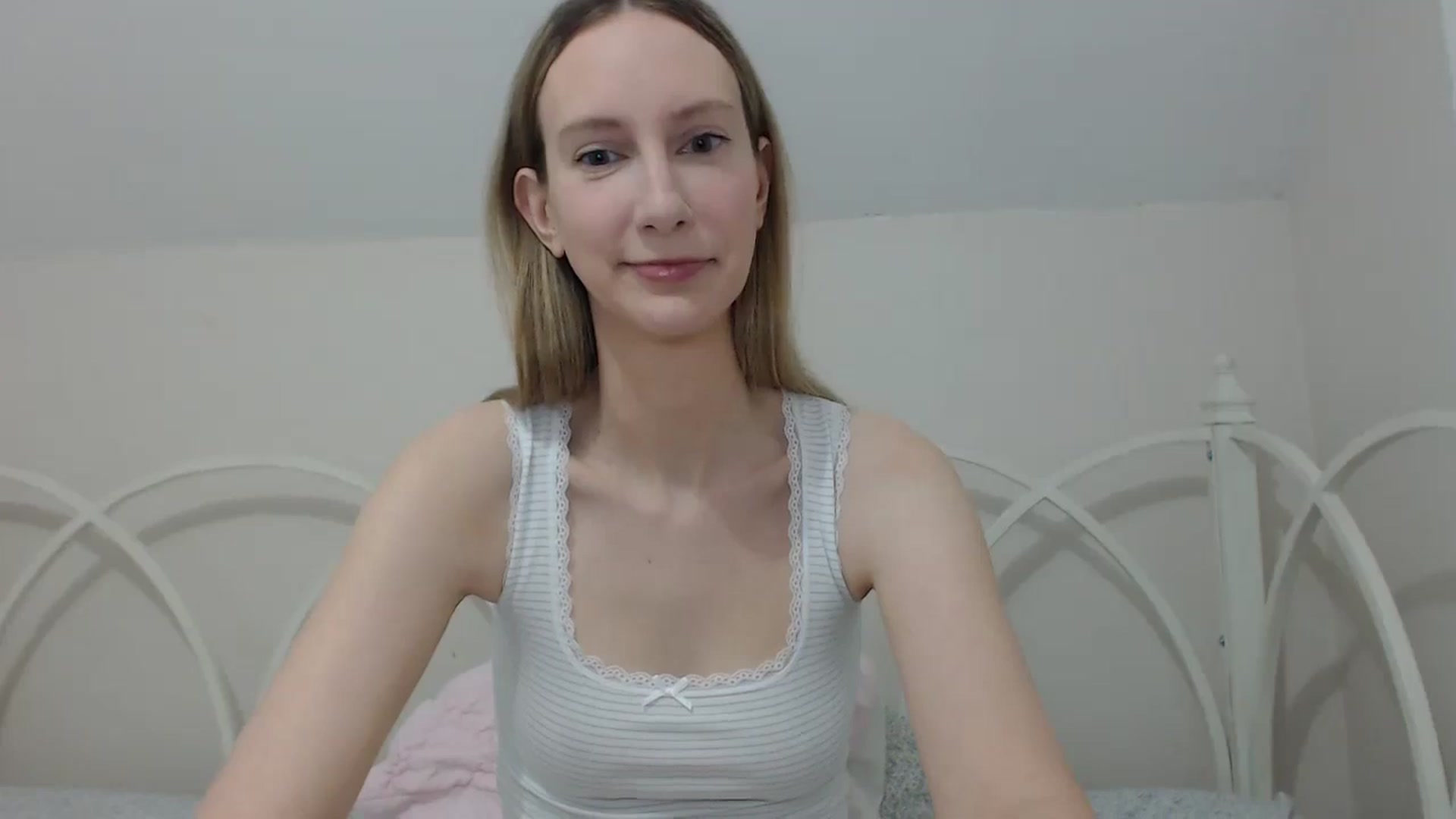 Gallery image thumbnail from ChloeMadden's myfreecams stream on, 06/09/2024, 21:10 image 13 of 20