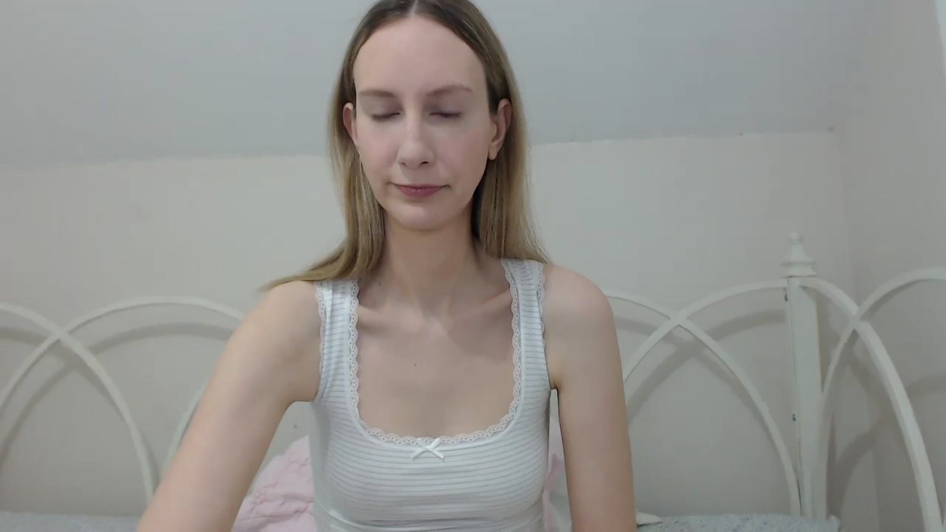 Gallery image thumbnail from ChloeMadden's myfreecams stream on, 06/09/2024, 21:10 image 16 of 20