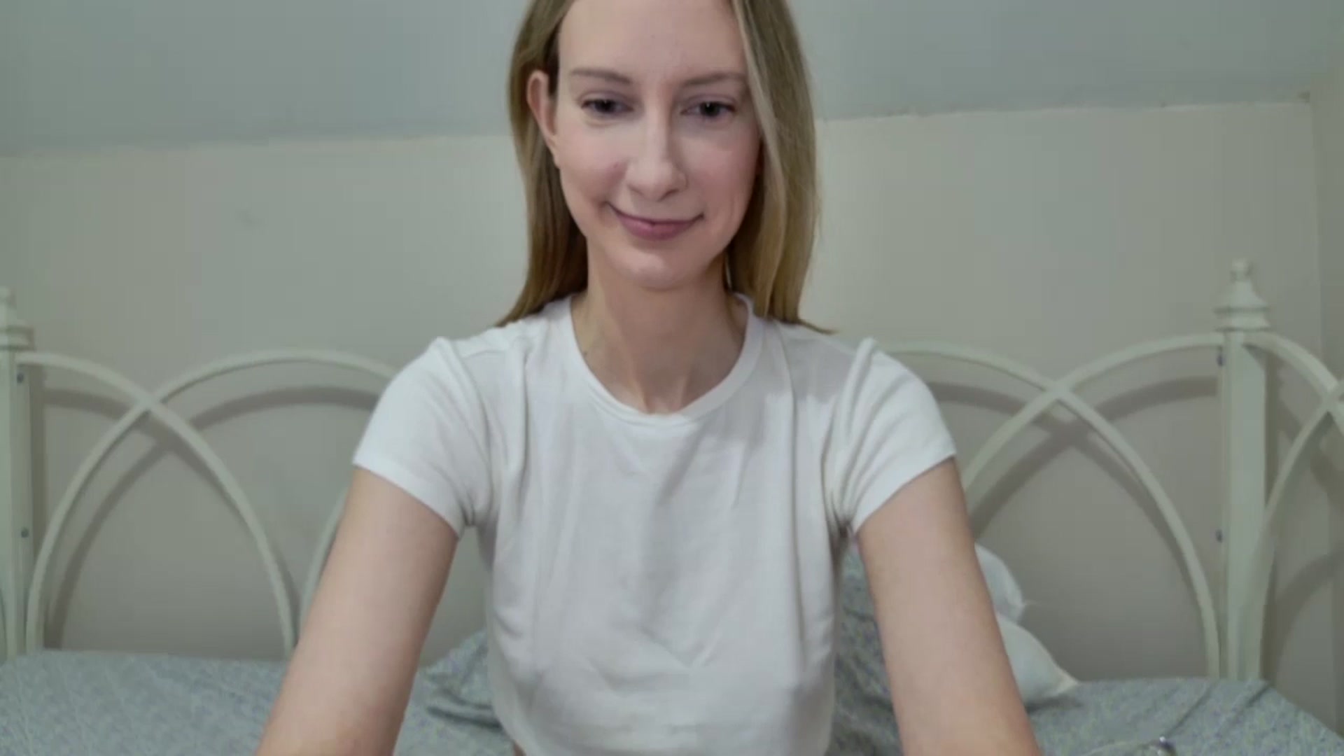Gallery image thumbnail from ChloeMadden's myfreecams stream on, 08/12/2024, 22:08 image 16 of 20