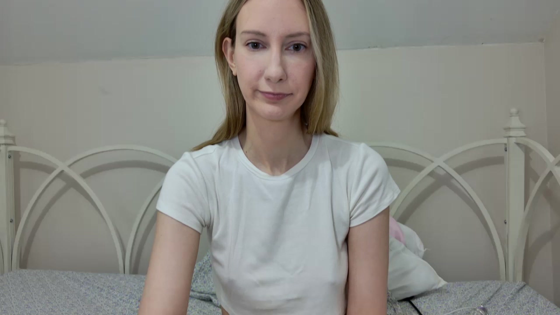 Gallery image thumbnail from ChloeMadden's myfreecams stream on, 08/12/2024, 22:08 image 15 of 20