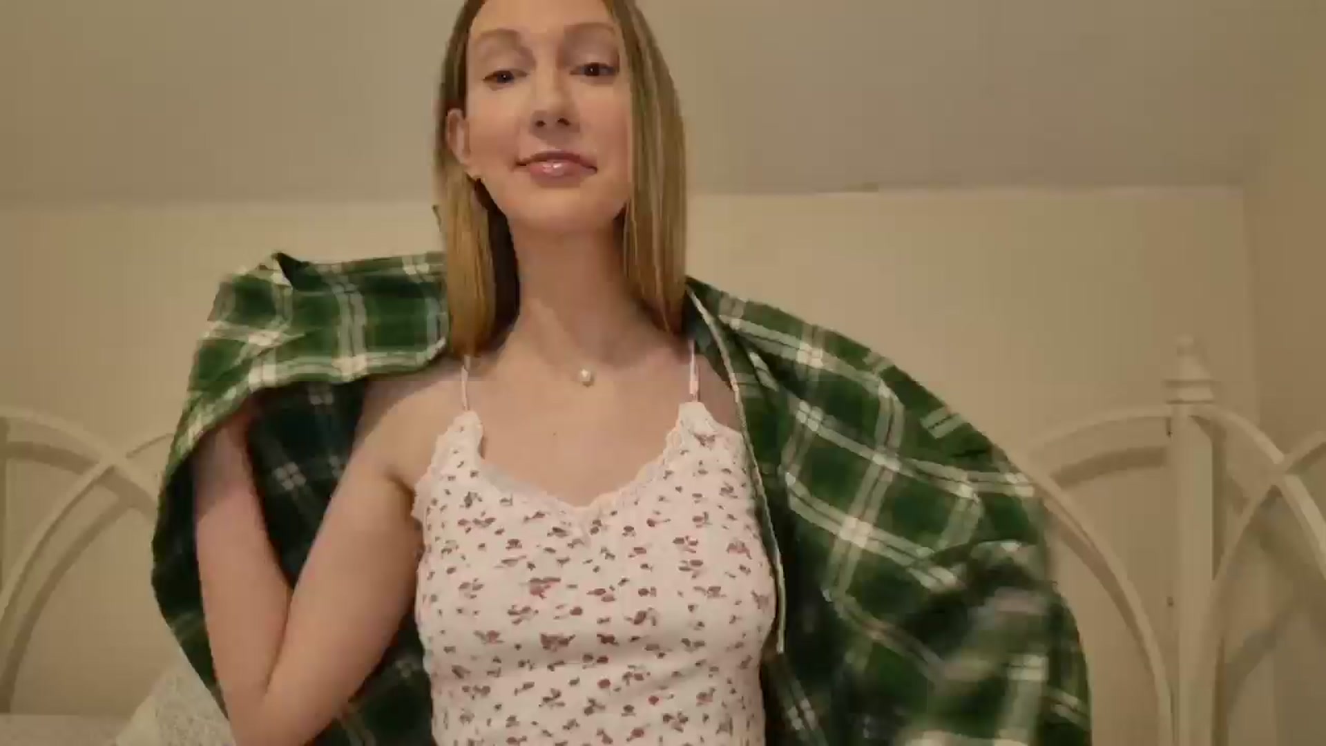 Gallery image thumbnail from ChloeMadden's myfreecams stream on, 12/30/2024, 01:45 image 12 of 20