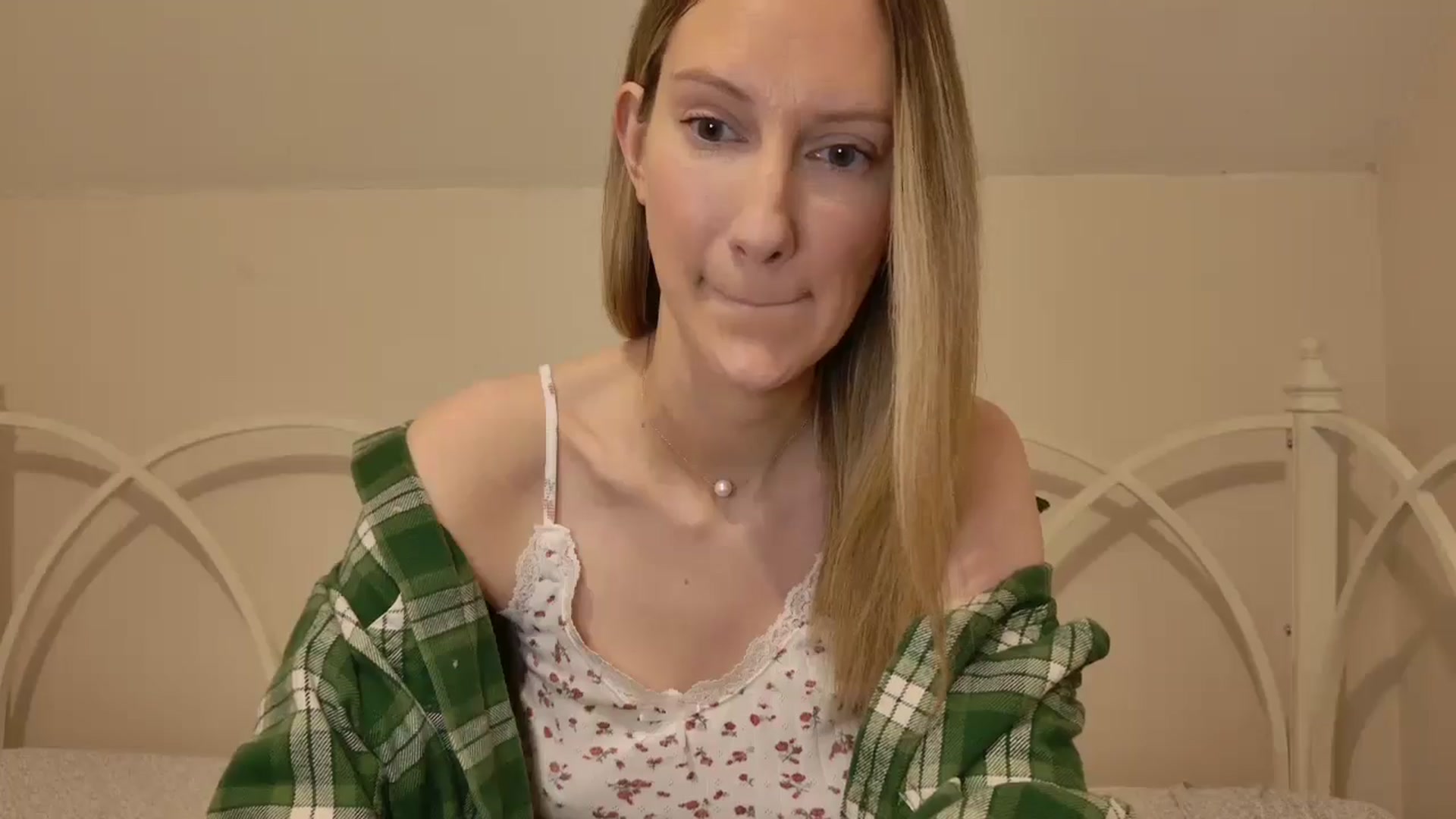 Gallery image thumbnail from ChloeMadden's myfreecams stream on, 12/30/2024, 02:48 image 6 of 20