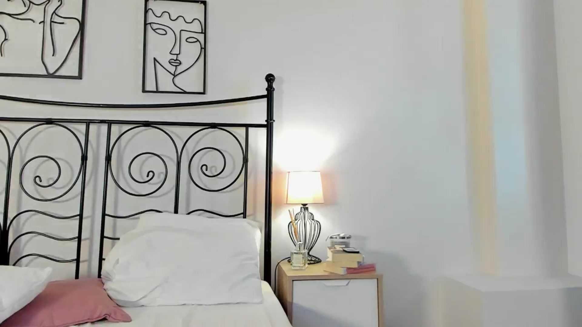 Gallery image thumbnail from ChloeMiles's myfreecams stream on, 06/11/2024, 16:11 image 16 of 20
