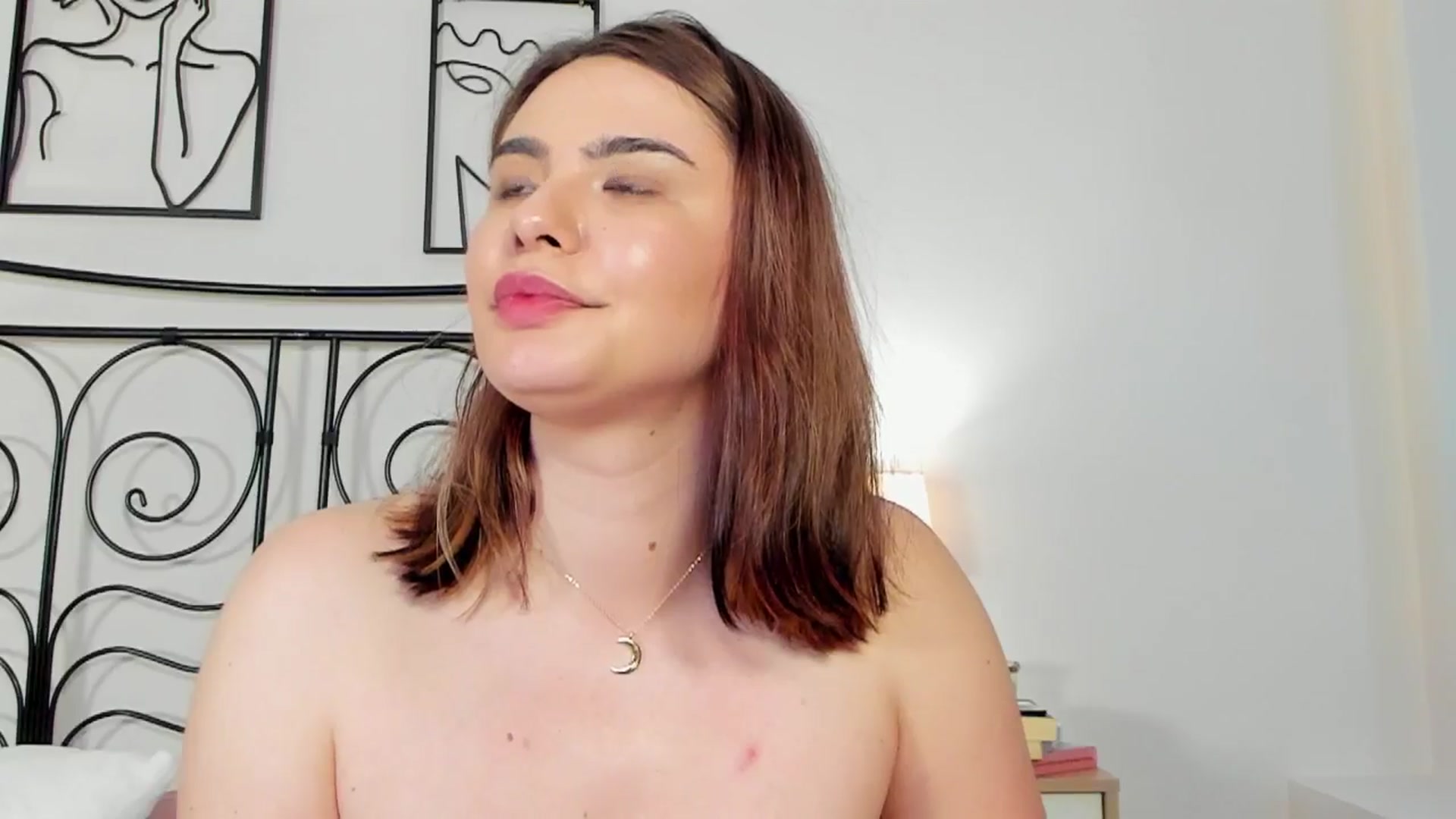 Gallery image thumbnail from ChloeMiles's myfreecams stream on, 06/11/2024, 16:11 image 20 of 20