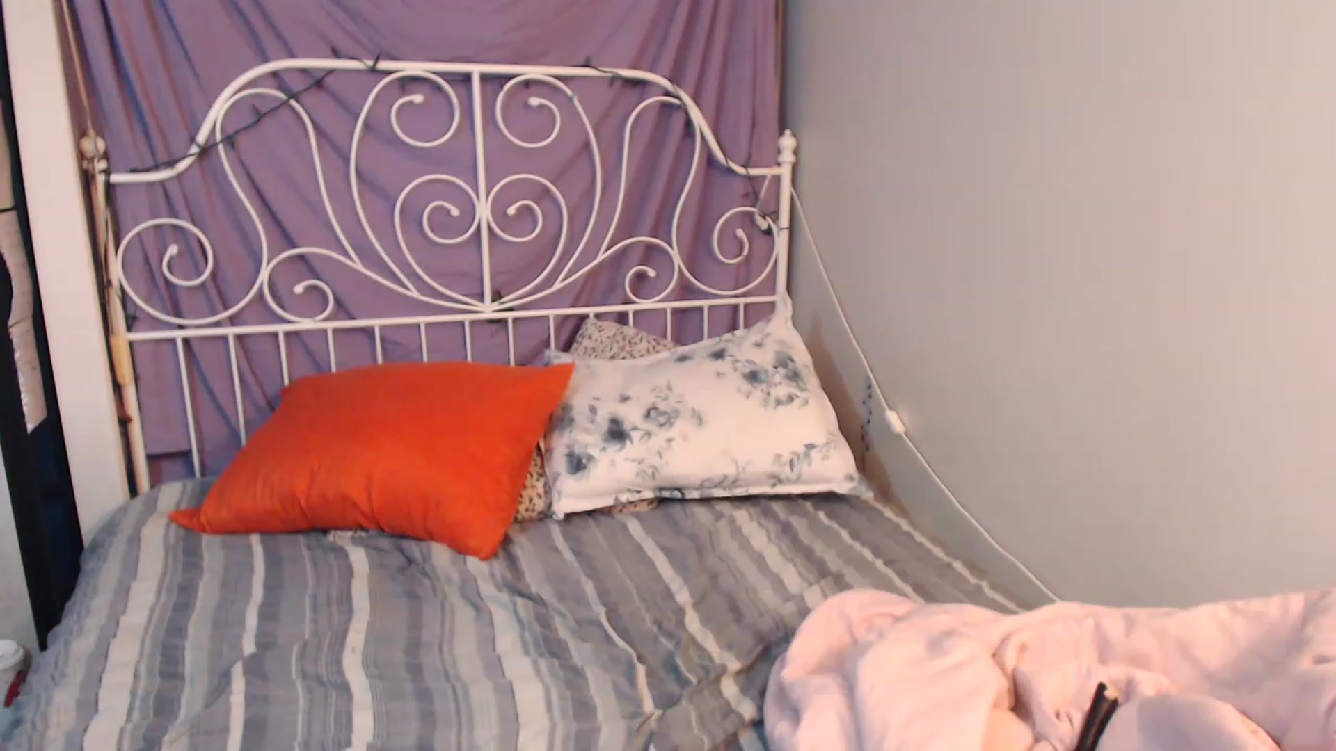Gallery image thumbnail from ChloeNightxo's myfreecams stream on, 12/20/2022, 24:31 image 20 of 20
