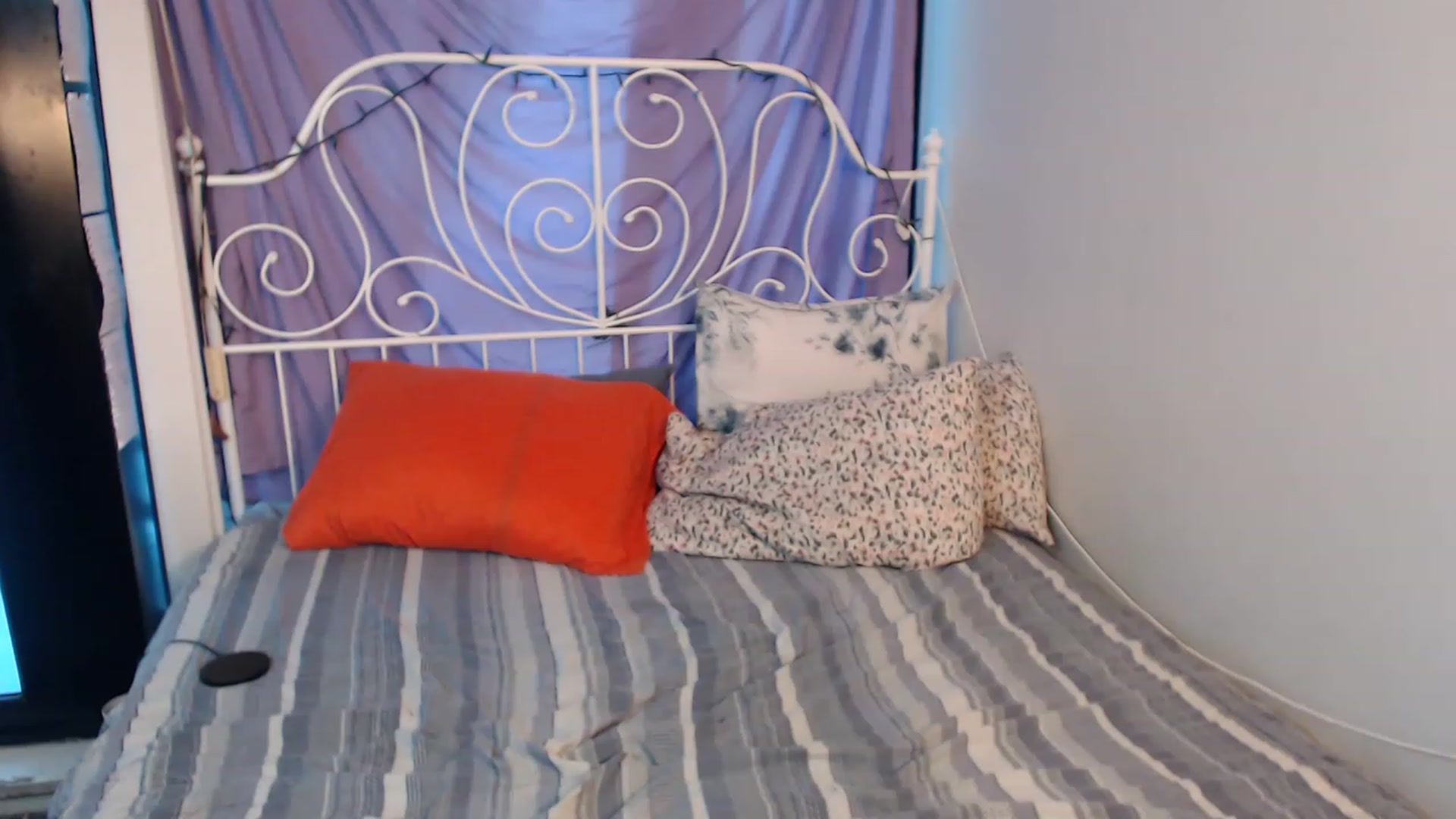 Gallery image thumbnail from ChloeNightxo's myfreecams stream on, 12/23/2022, 24:14 image 1 of 20