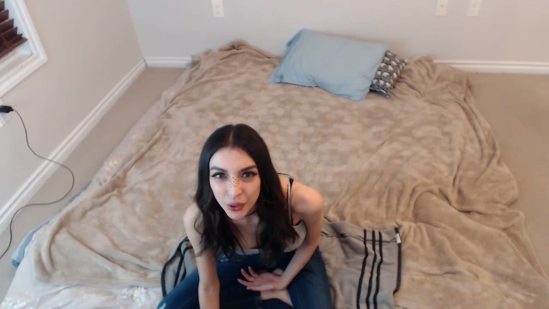 Gallery image thumbnail from ChloeNightxo's myfreecams stream on, 03/09/2023, 11:33 image 8 of 20