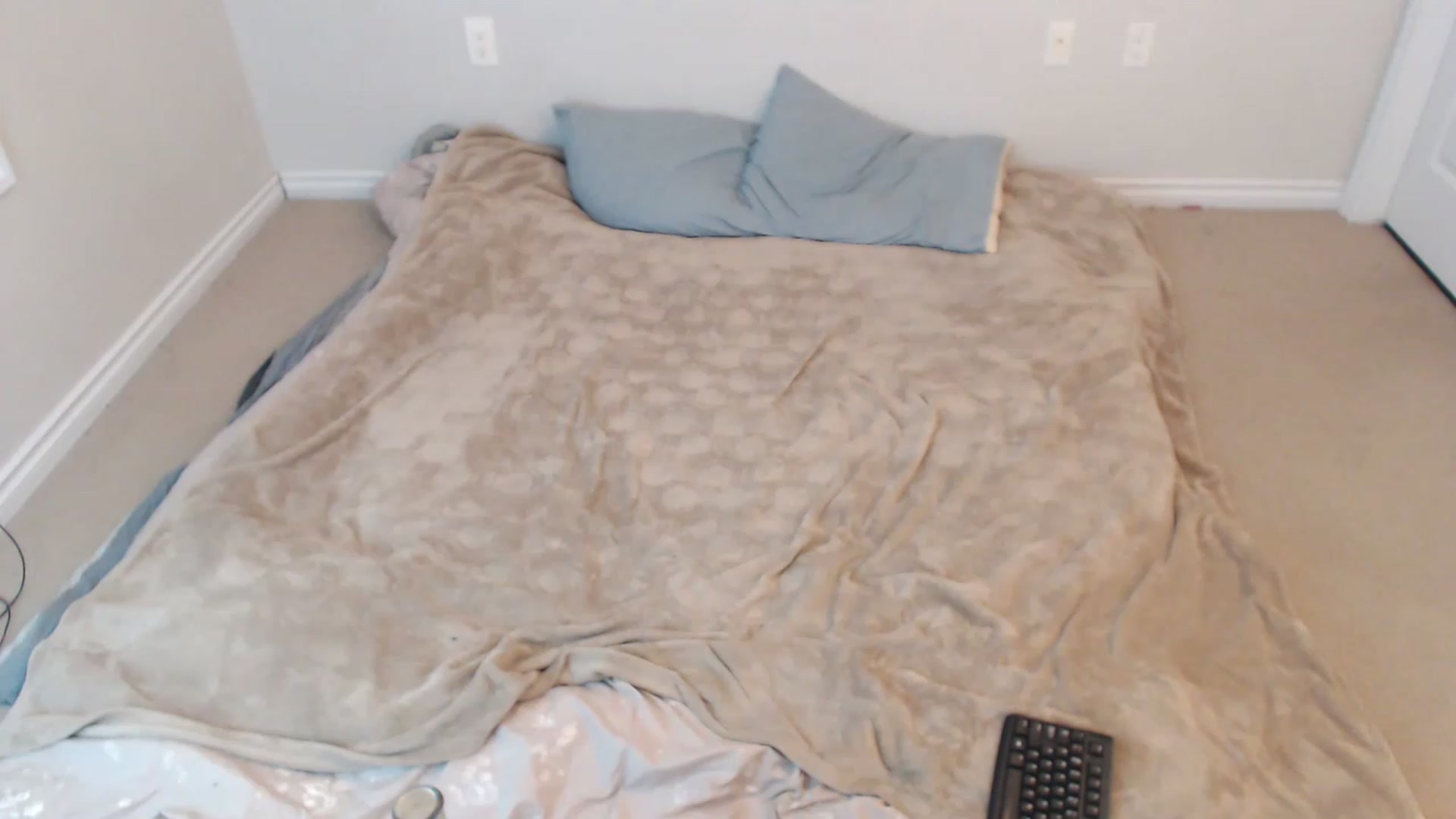 Gallery image thumbnail from ChloeNightxo's myfreecams stream on, 03/13/2023, 10:56 image 9 of 20