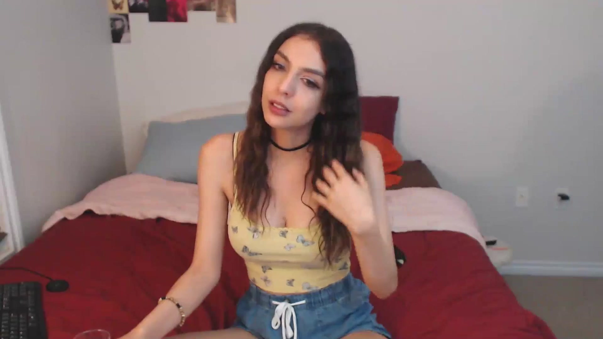 Gallery image thumbnail from ChloeNightxo's myfreecams stream on, 06/13/2023, 07:33 image 17 of 20