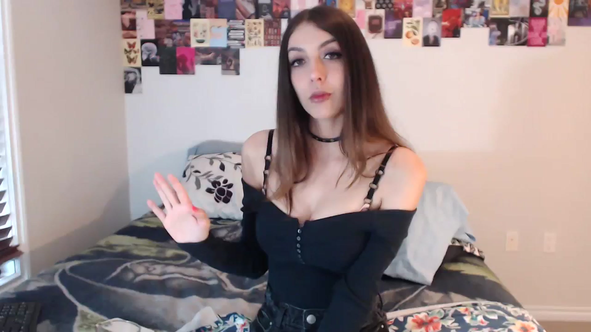 Gallery image thumbnail from ChloeNightxo's myfreecams stream on, 08/15/2023, 24:15 image 18 of 20