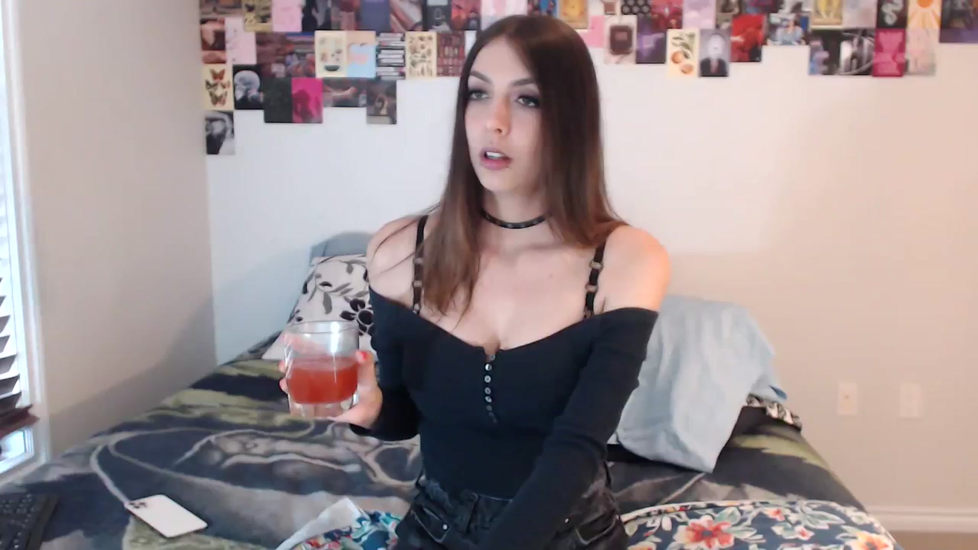 Gallery image thumbnail from ChloeNightxo's myfreecams stream on, 08/15/2023, 24:15 image 1 of 20