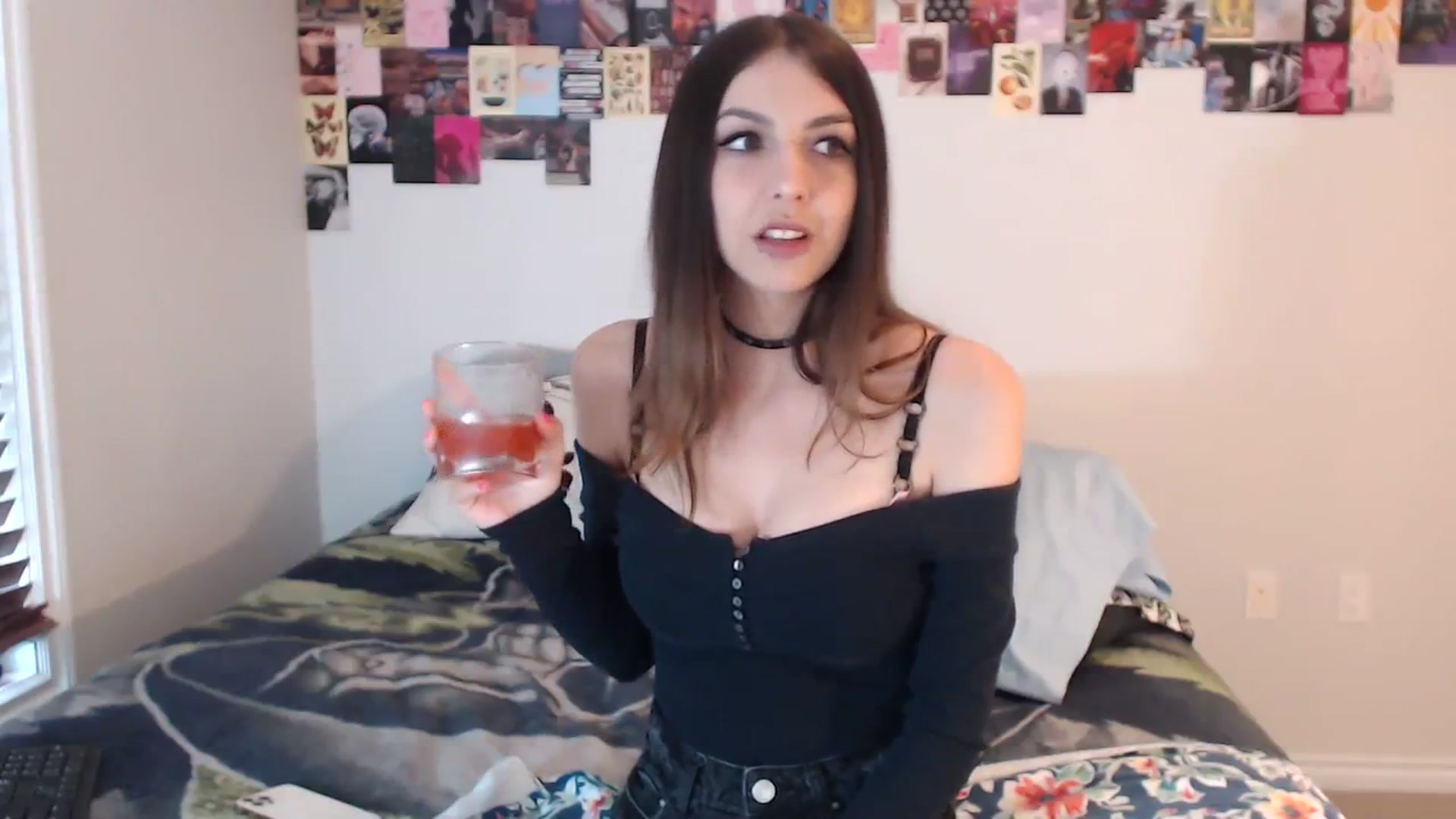 Gallery image thumbnail from ChloeNightxo's myfreecams stream on, 08/15/2023, 24:15 image 17 of 20