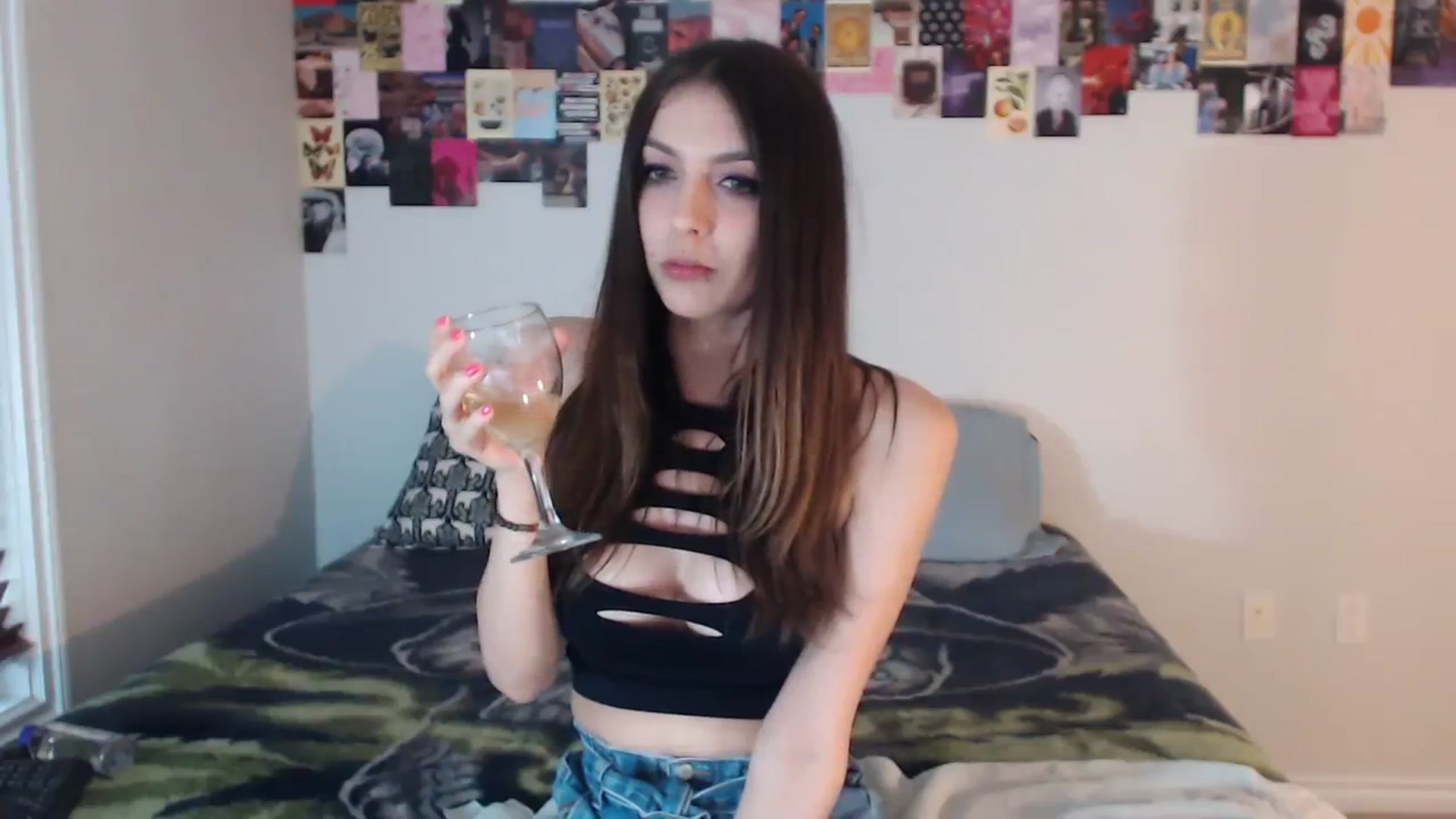 Gallery image thumbnail from ChloeNightxo's myfreecams stream on, 08/18/2023, 01:40 image 8 of 20
