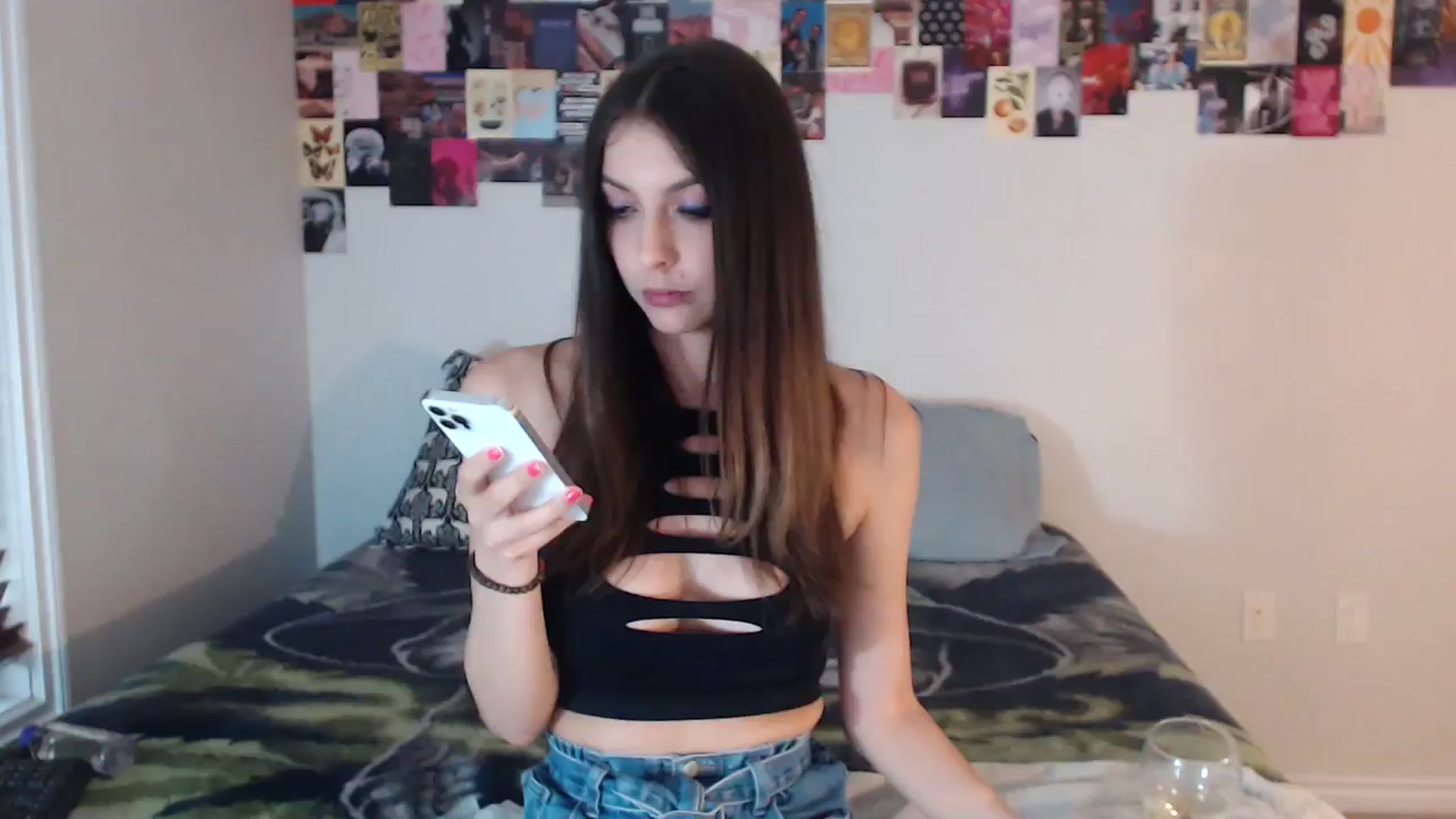 Gallery image thumbnail from ChloeNightxo's myfreecams stream on, 08/18/2023, 01:40 image 11 of 20