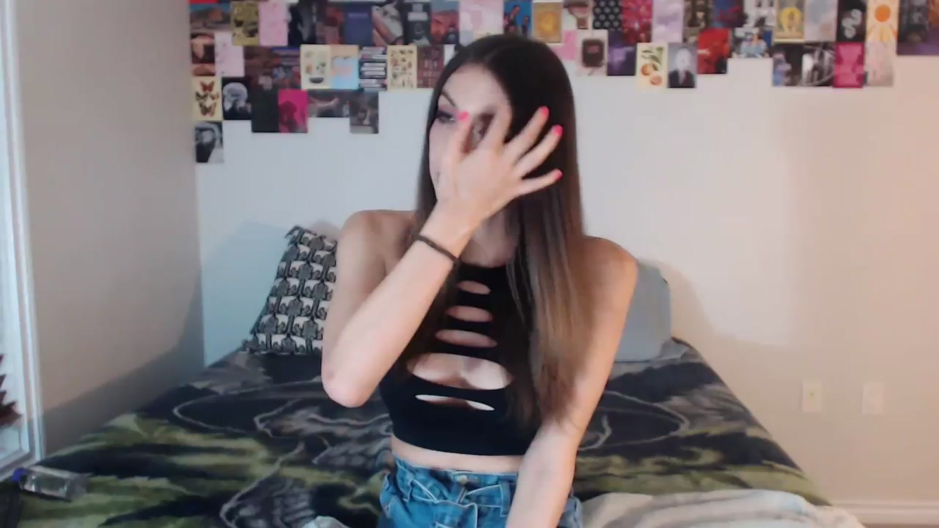 Gallery image thumbnail from ChloeNightxo's myfreecams stream on, 08/18/2023, 01:40 image 19 of 20