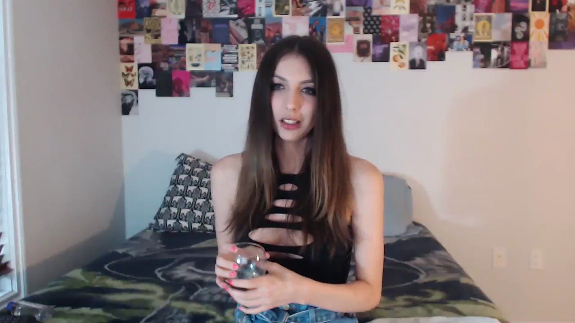 Gallery image thumbnail from ChloeNightxo's myfreecams stream on, 08/18/2023, 01:40 image 4 of 20