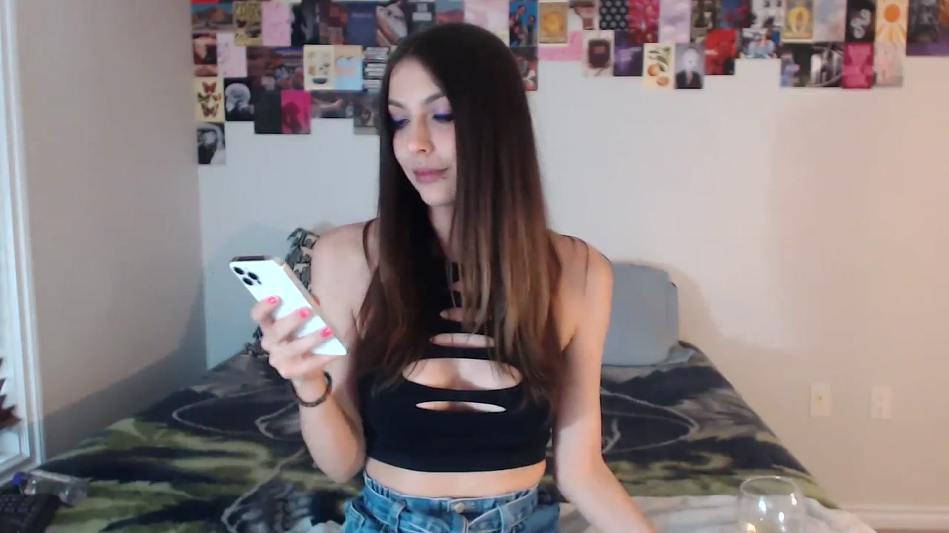 Gallery image thumbnail from ChloeNightxo's myfreecams stream on, 08/18/2023, 01:40 image 10 of 20