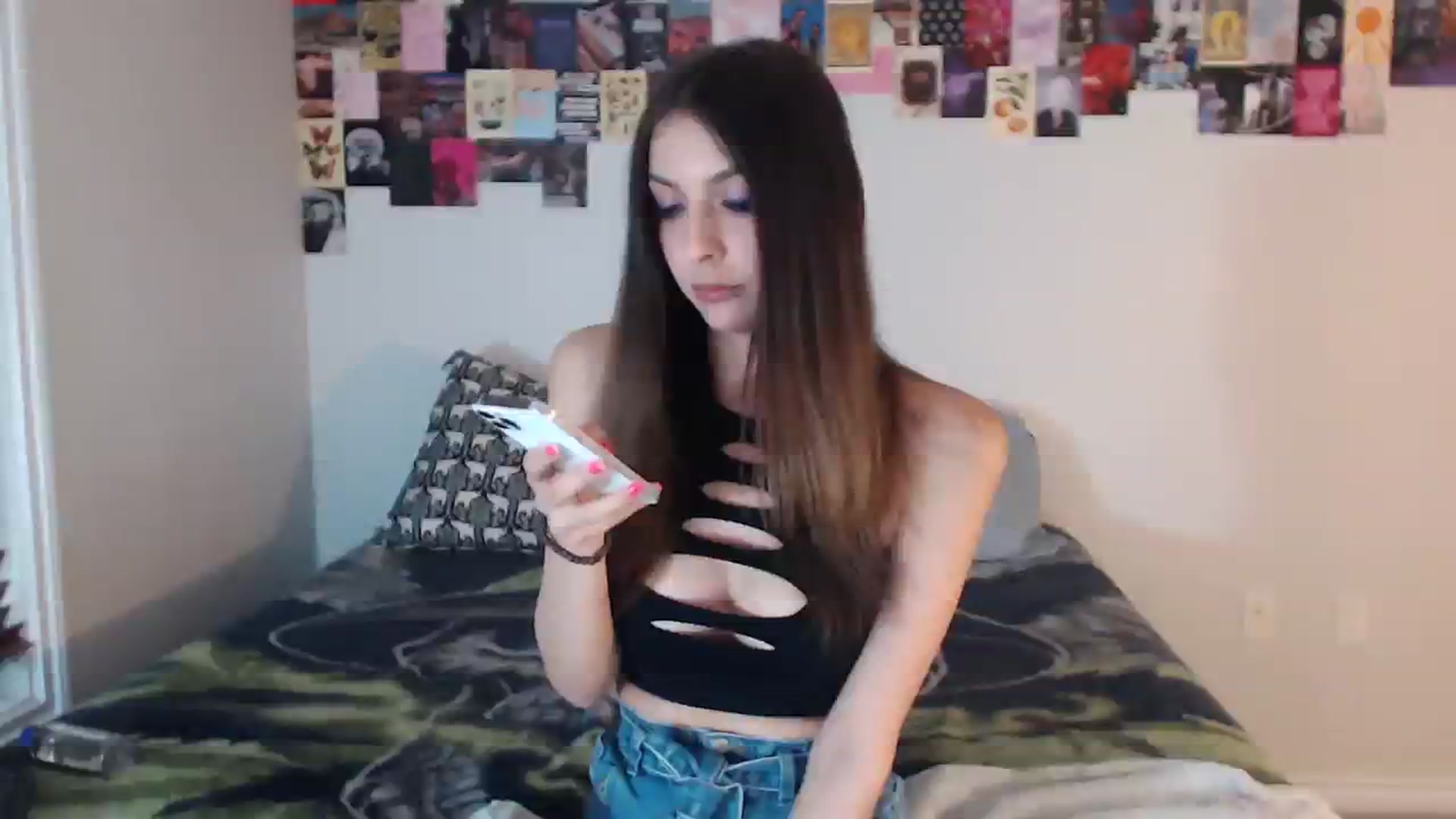 Gallery image thumbnail from ChloeNightxo's myfreecams stream on, 08/18/2023, 01:40 image 18 of 20