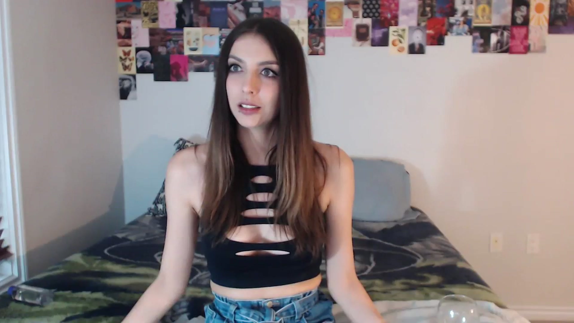 Gallery image thumbnail from ChloeNightxo's myfreecams stream on, 08/18/2023, 01:40 image 13 of 20