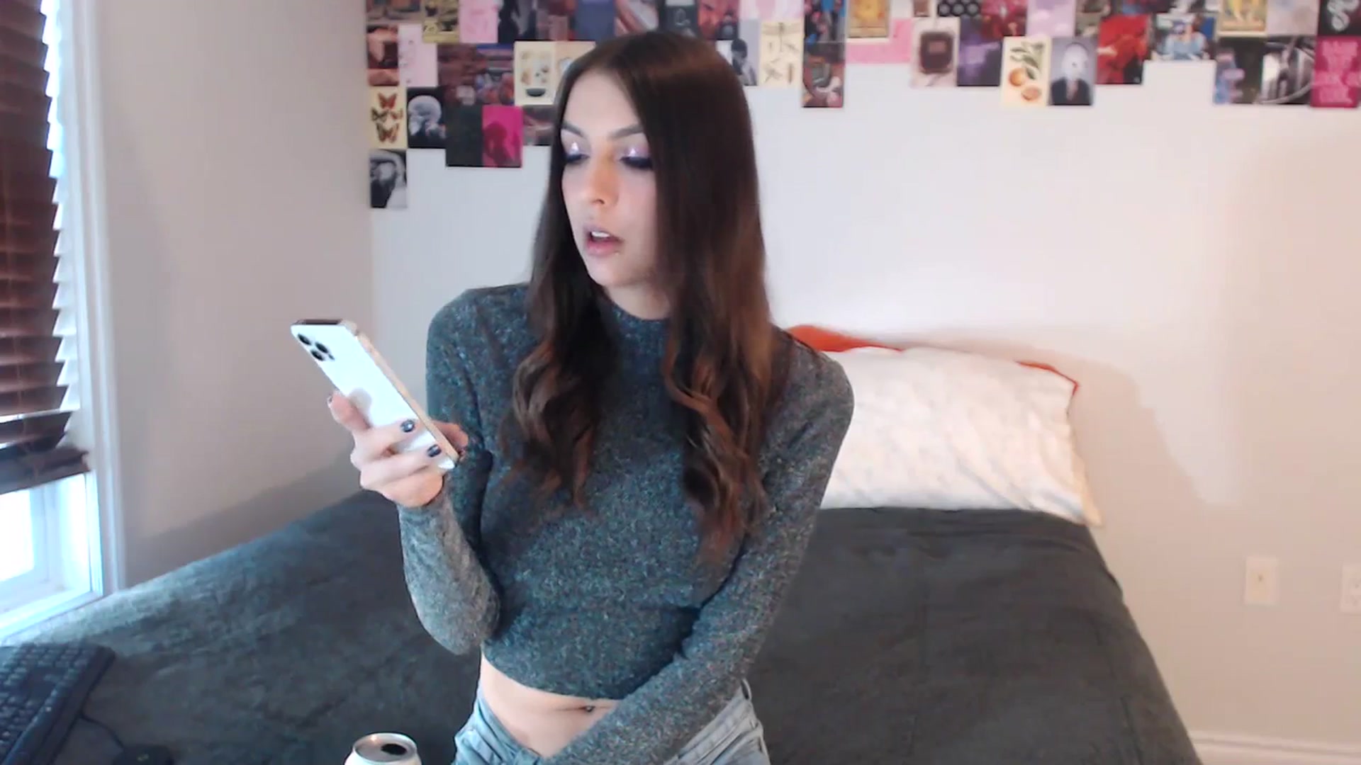 Gallery image thumbnail from ChloeNightxo's myfreecams stream on, 08/26/2023, 24:38 image 17 of 20