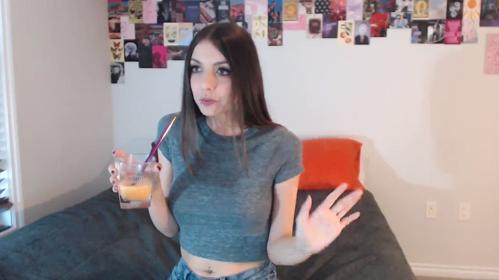 Gallery image thumbnail from ChloeNightxo's myfreecams stream on, 09/01/2023, 24:01 image 17 of 20