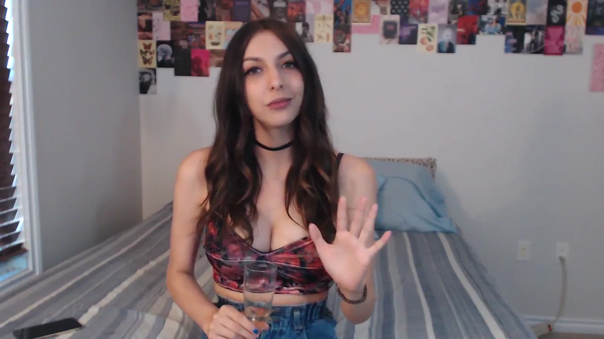 Gallery image thumbnail from ChloeNightxo's myfreecams stream on, 09/16/2023, 24:44 image 16 of 20