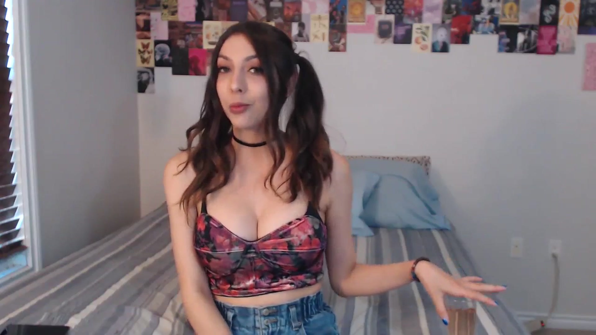 Gallery image thumbnail from ChloeNightxo's myfreecams stream on, 09/16/2023, 24:44 image 8 of 20