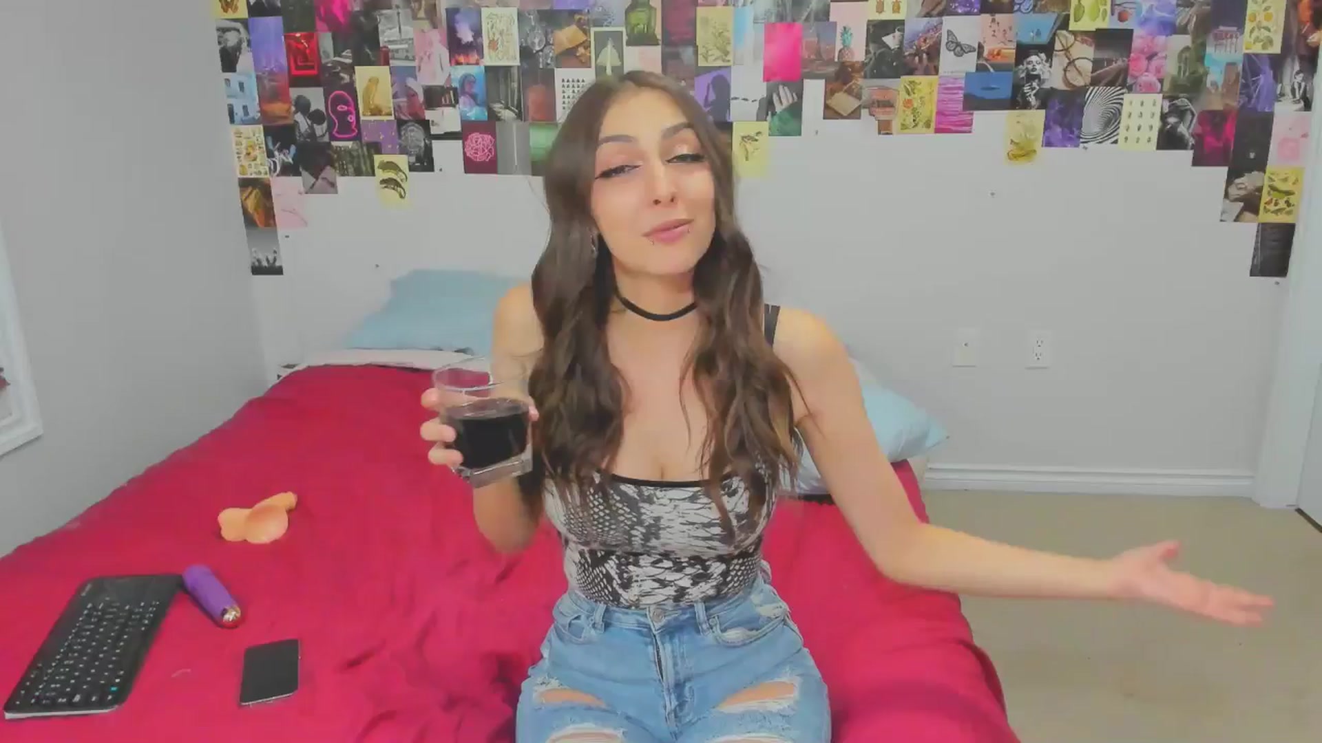 Gallery image thumbnail from ChloeNightxo's myfreecams stream on, 07/31/2024, 10:31 image 12 of 20