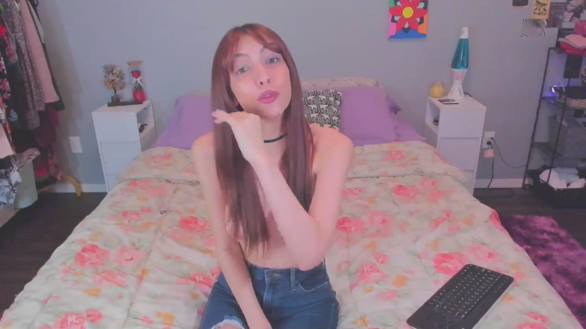 Gallery image thumbnail from ChloeNightxo's myfreecams stream on, 05/08/2026, 12:08 image 4 of 20
