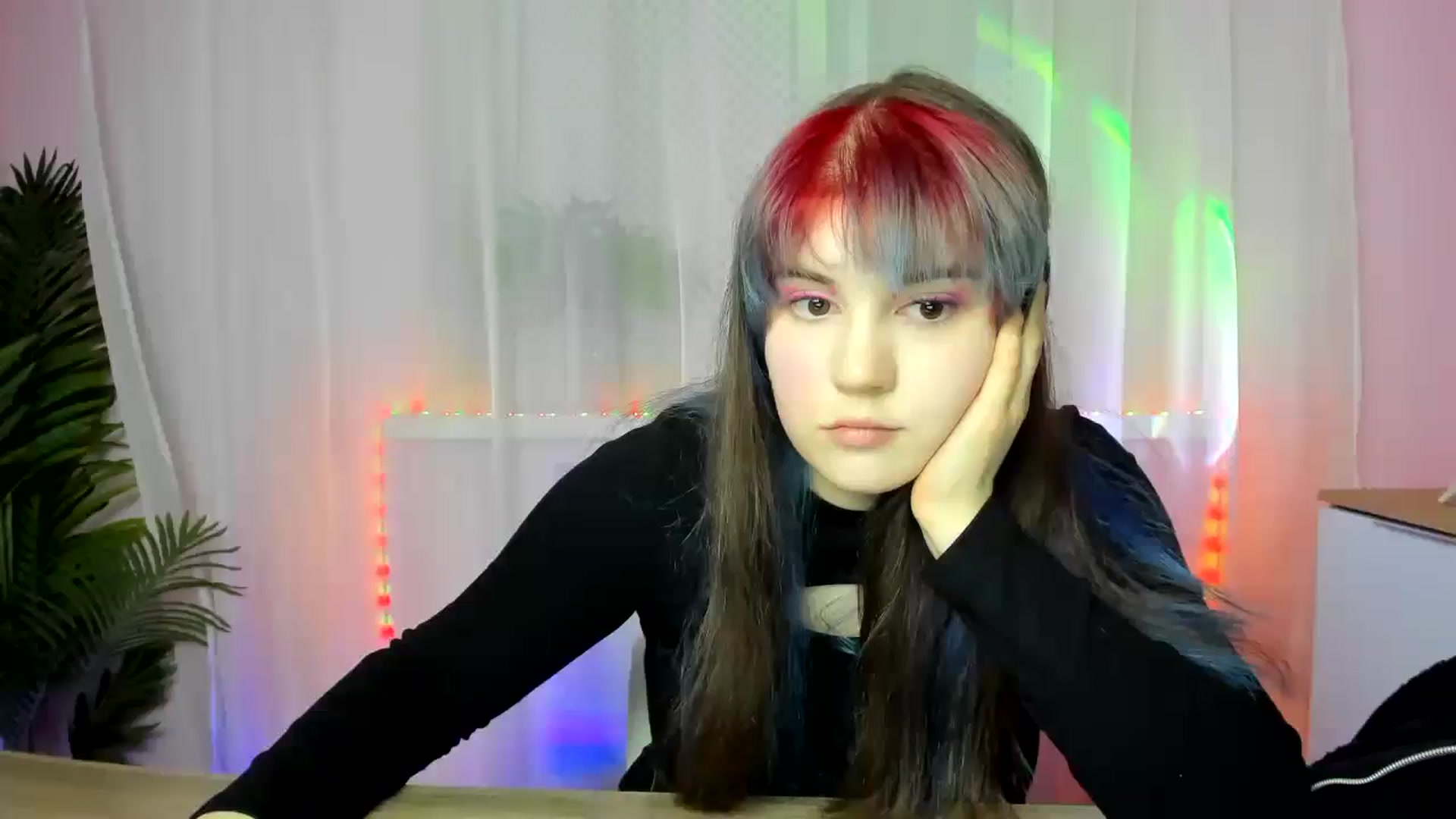 Gallery image thumbnail from ChloeQueen's myfreecams stream on, 02/17/2025, 12:41 image 6 of 20