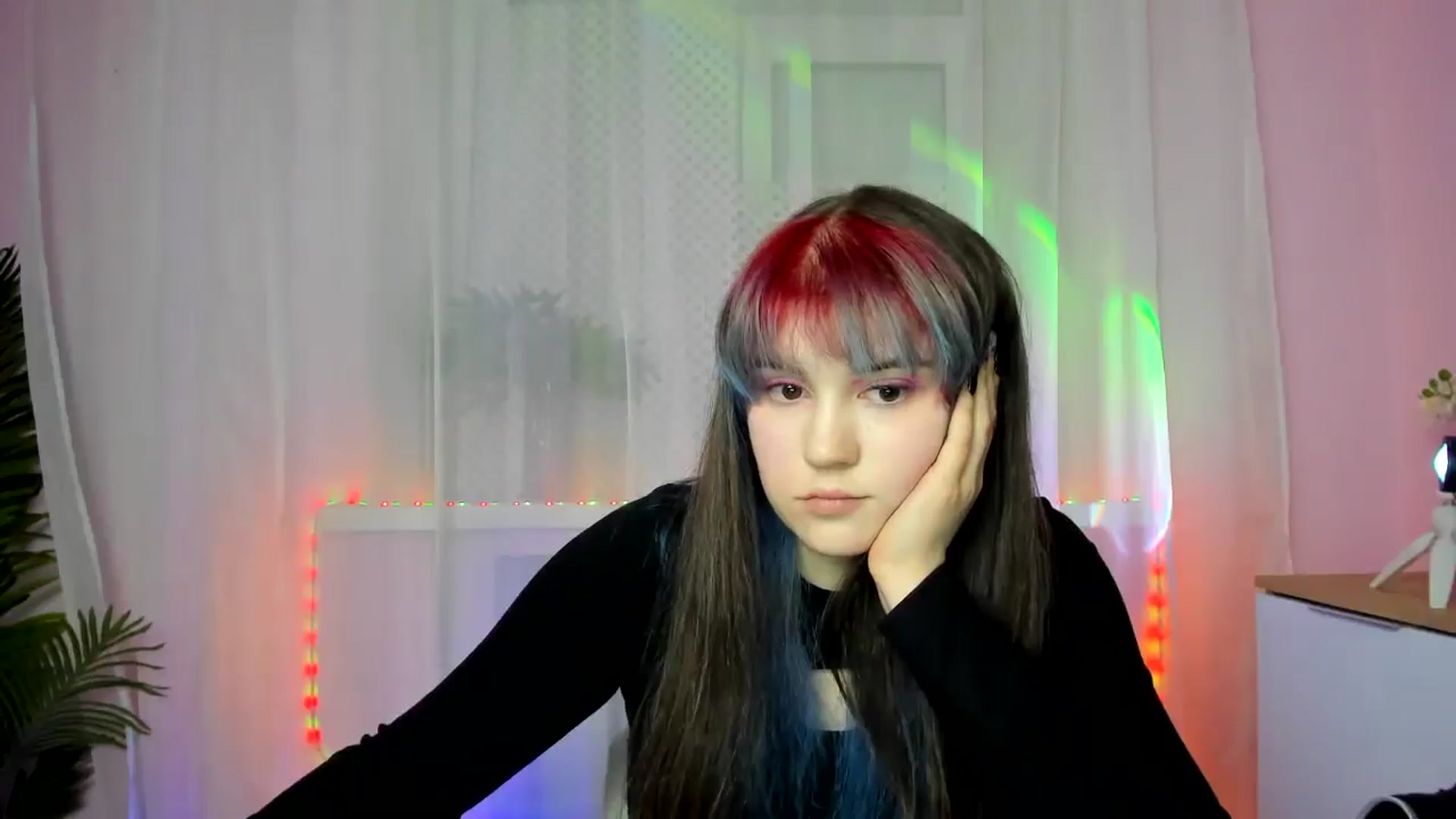 Gallery image thumbnail from ChloeQueen's myfreecams stream on, 02/17/2025, 14:14 image 15 of 20