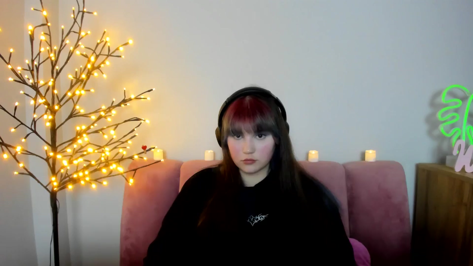 Gallery image thumbnail from ChloeQueen's myfreecams stream on, 02/20/2025, 11:02 image 14 of 20
