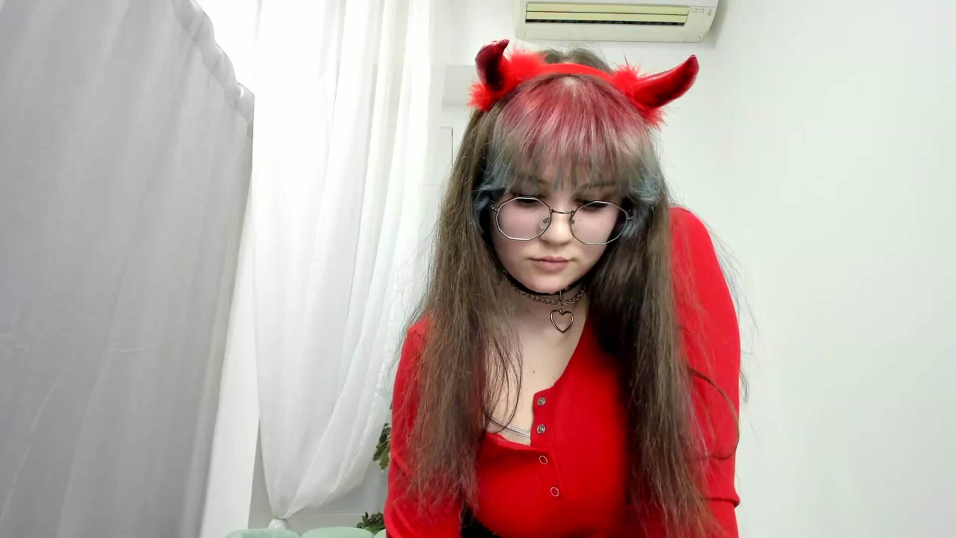 Gallery image thumbnail from ChloeQueen's myfreecams stream on, 02/27/2025, 11:46 image 12 of 20
