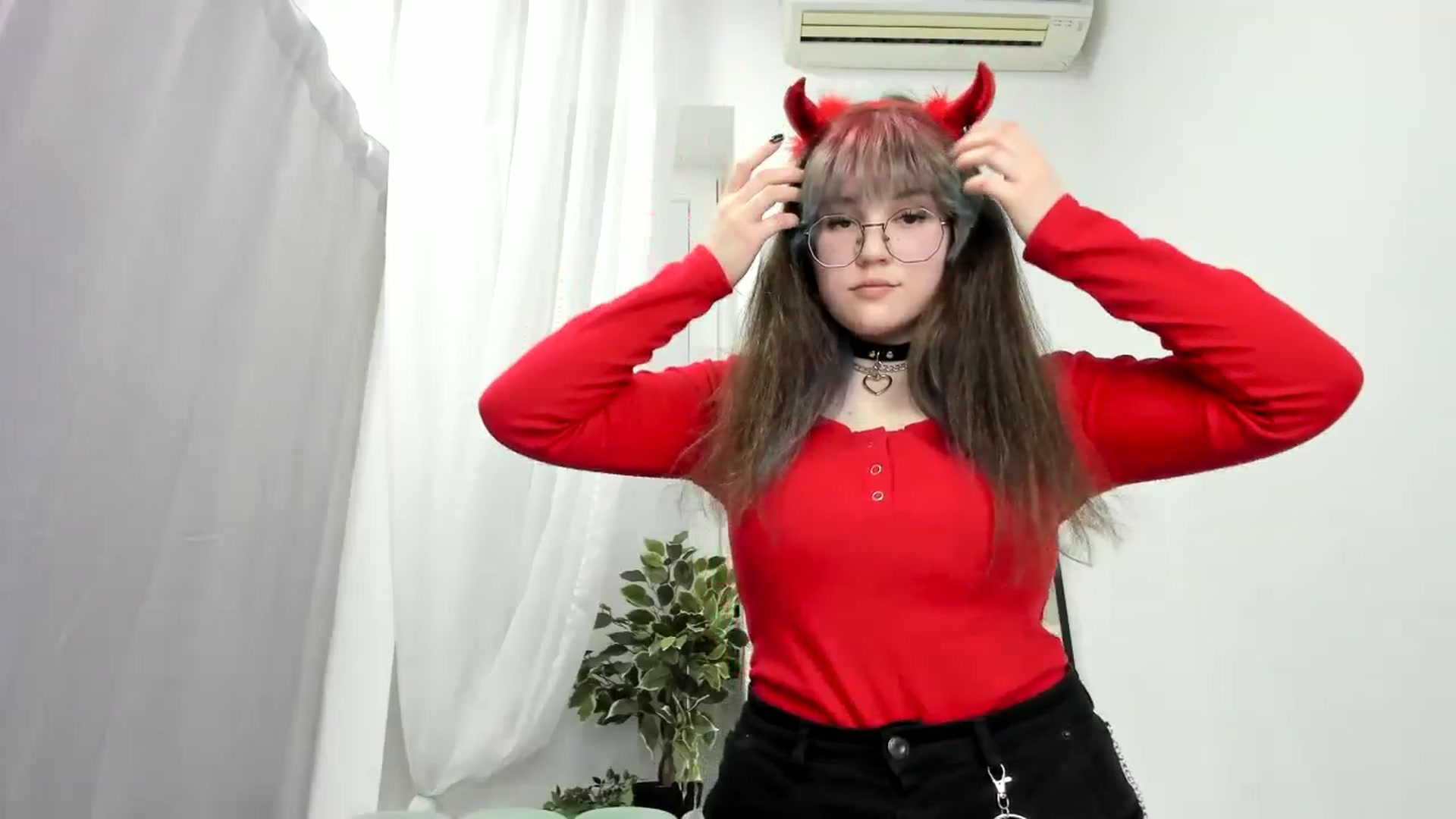 Gallery image thumbnail from ChloeQueen's myfreecams stream on, 02/27/2025, 11:46 image 10 of 20