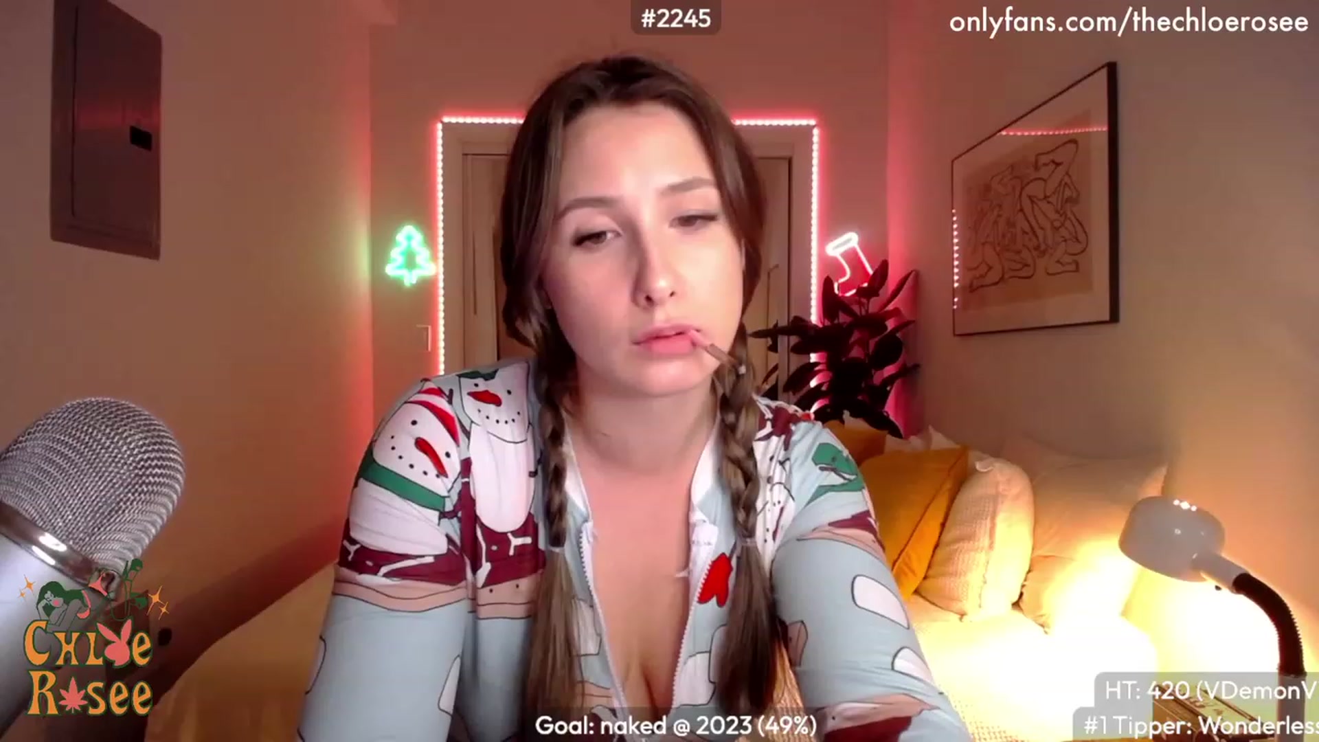 Gallery image thumbnail from ChloeRosee's myfreecams stream on, 12/05/2022, 06:36 image 13 of 20