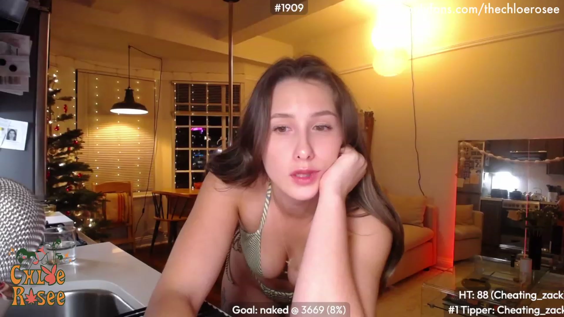 Gallery image thumbnail from ChloeRosee's myfreecams stream on, 12/16/2022, 03:39 image 14 of 20