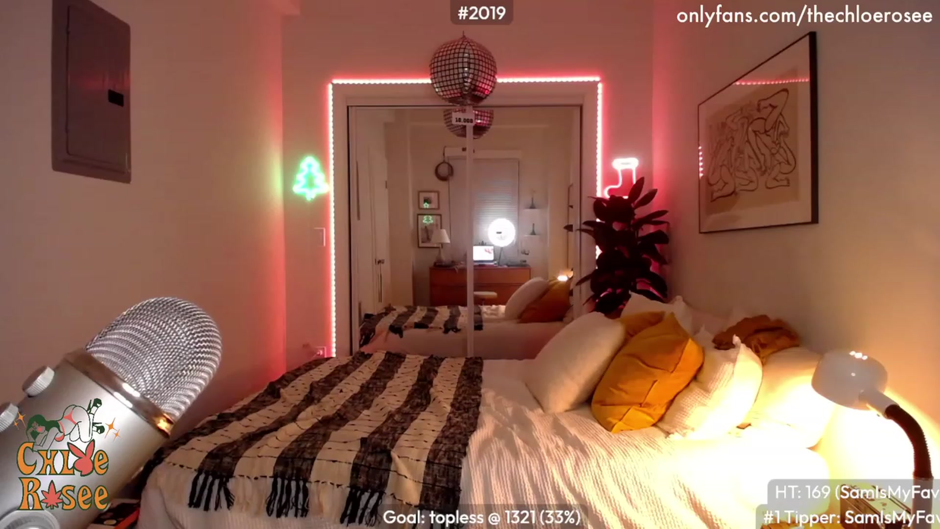 Gallery image thumbnail from ChloeRosee's myfreecams stream on, 12/19/2022, 05:51 image 6 of 20
