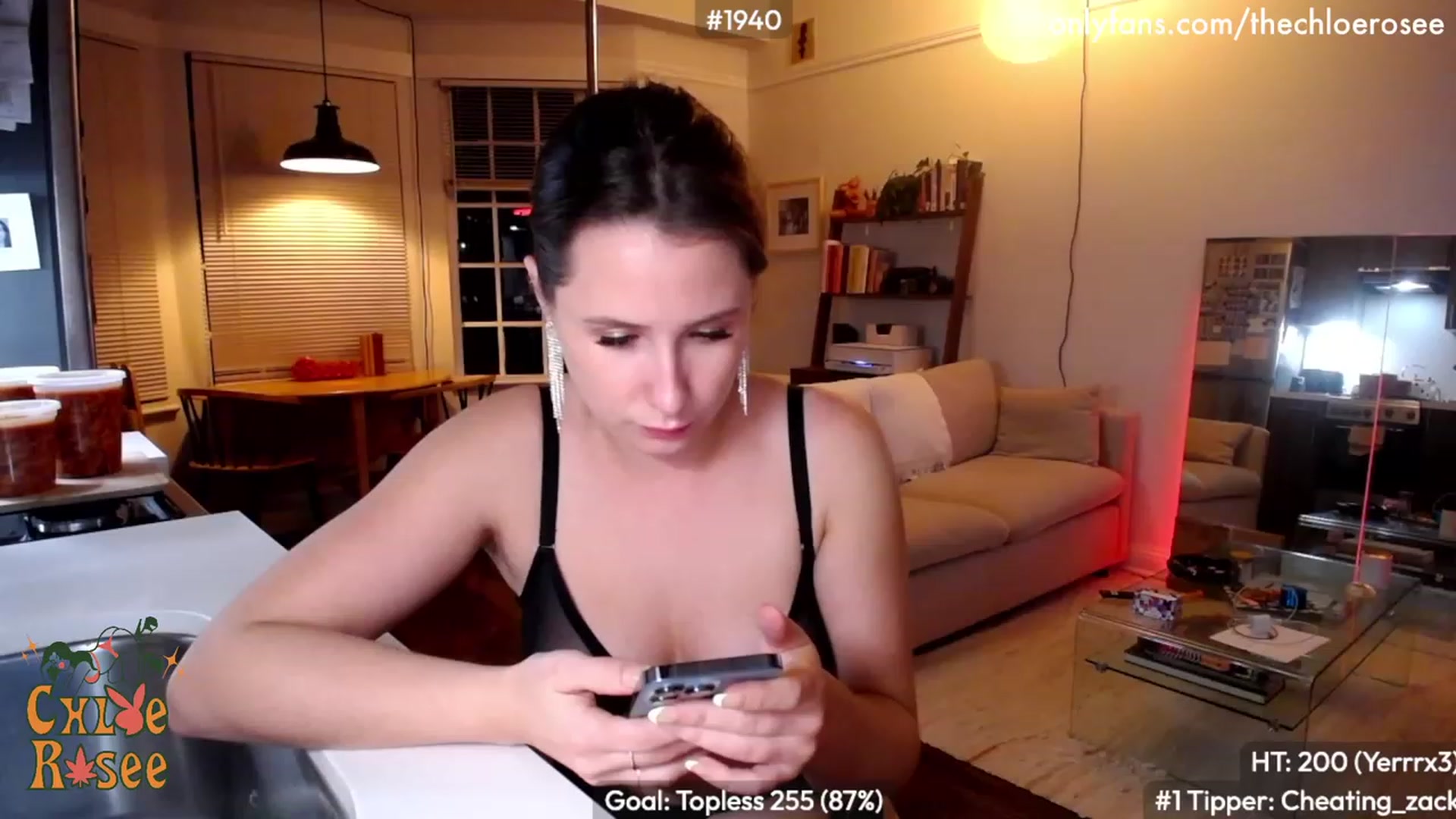 Gallery image thumbnail from ChloeRosee's myfreecams stream on, 01/01/2023, 07:24 image 16 of 20